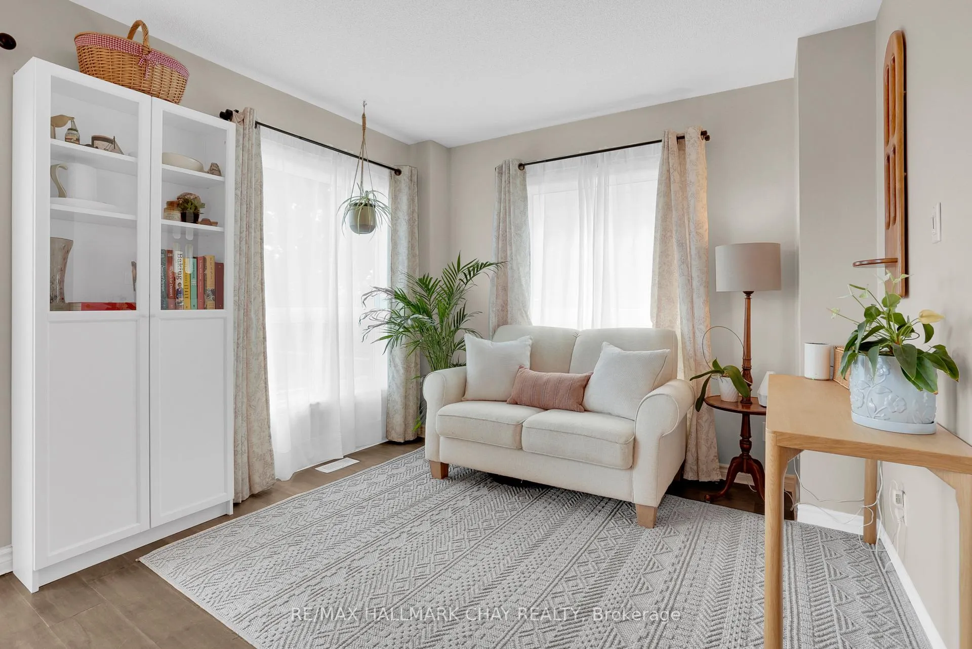 Photo 8 of 162 Ritchie Crescent, Springwater, Elmvale — HOMEH