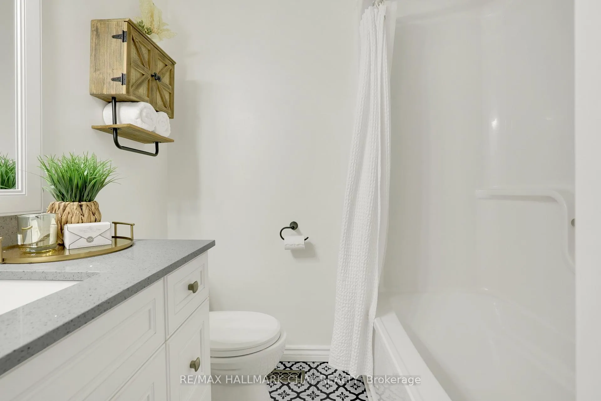 Photo 15 of 162 Ritchie Crescent, Springwater, Elmvale — HOMEH
