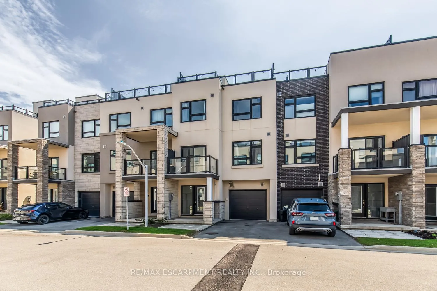 Photo 1 of Unit 32, 1121 Cooke Boulevard, Burlington, LaSalle — HOMEH