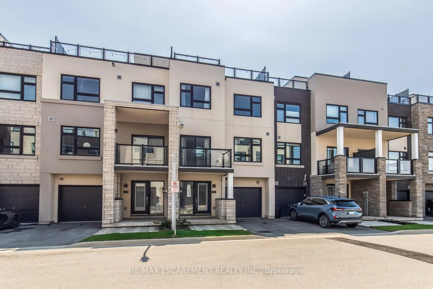 Photo 2 of Unit 32, 1121 Cooke Boulevard, Burlington, LaSalle — HOMEH