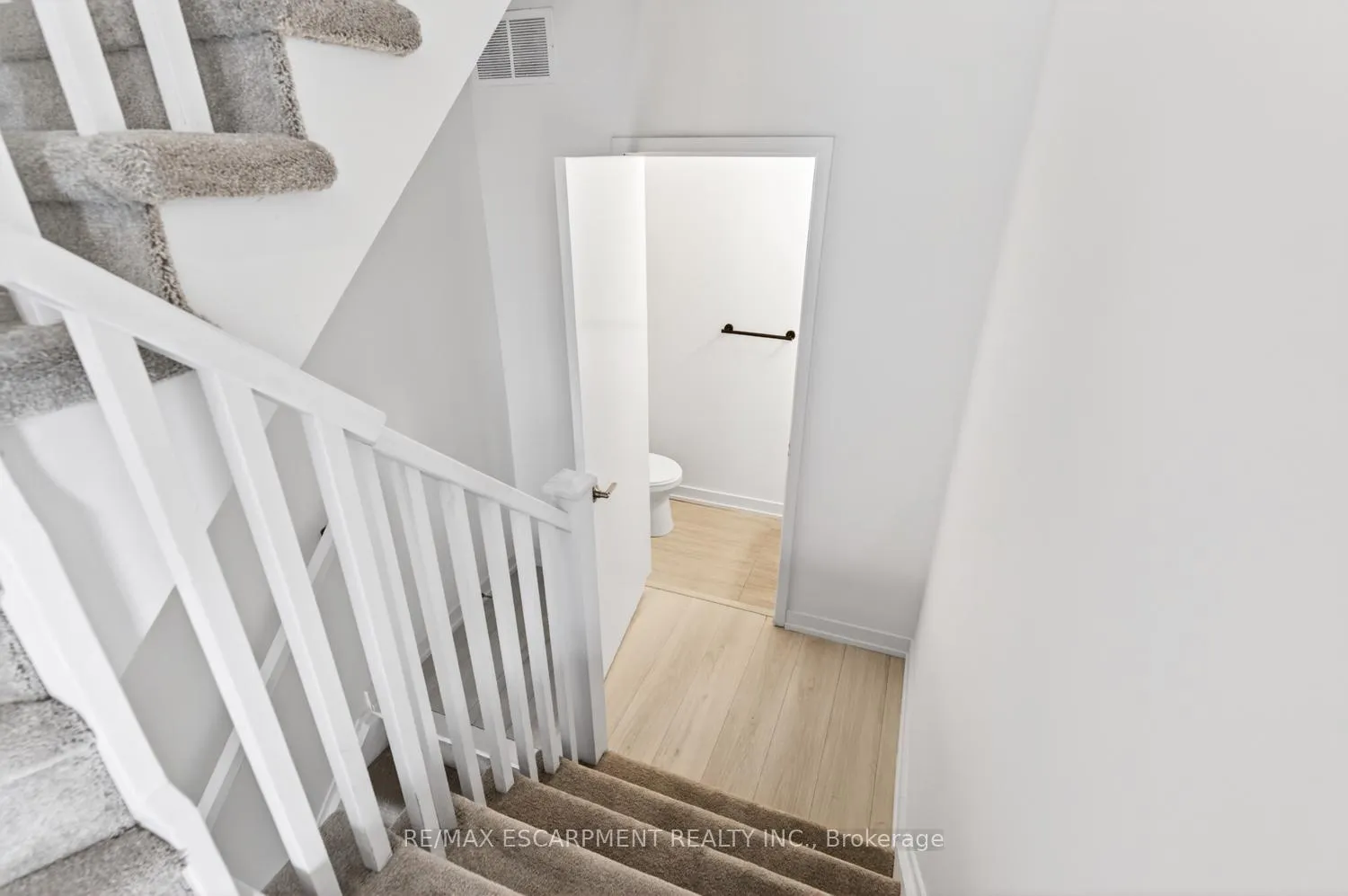 Photo 7 of Unit 32, 1121 Cooke Boulevard, Burlington, LaSalle — HOMEH