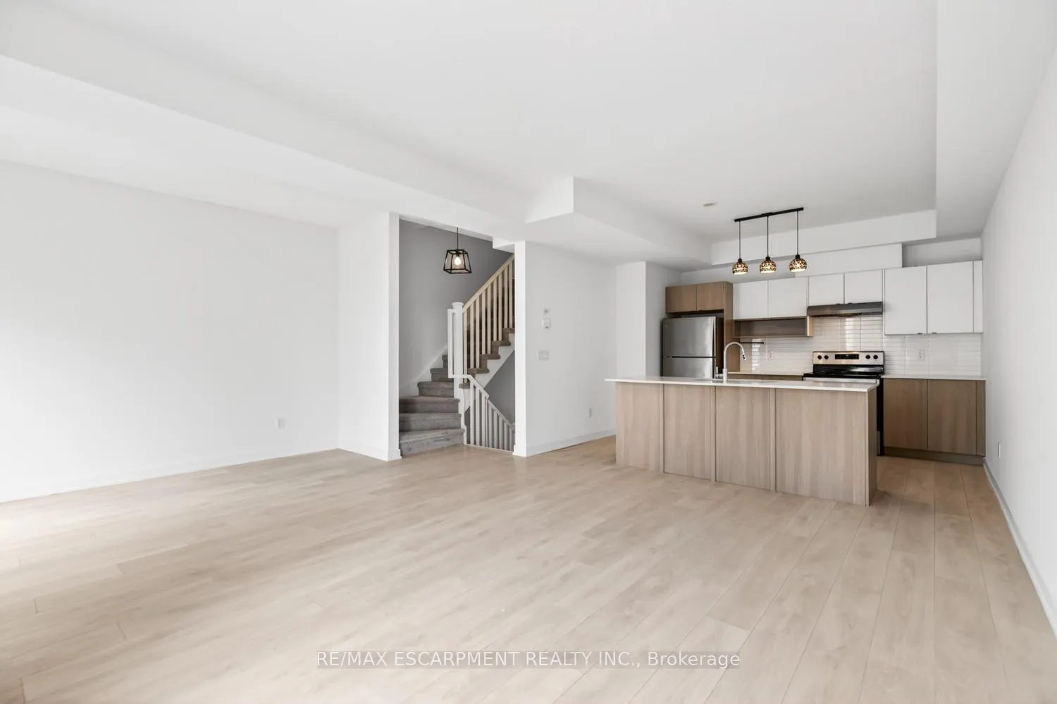 Photo 9 of Unit 32, 1121 Cooke Boulevard, Burlington, LaSalle — HOMEH