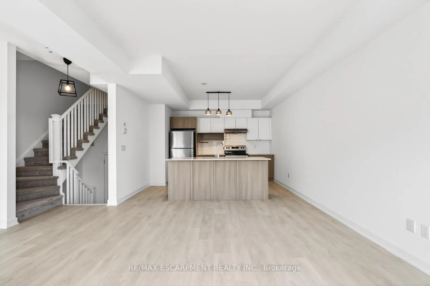 Photo 10 of Unit 32, 1121 Cooke Boulevard, Burlington, LaSalle — HOMEH