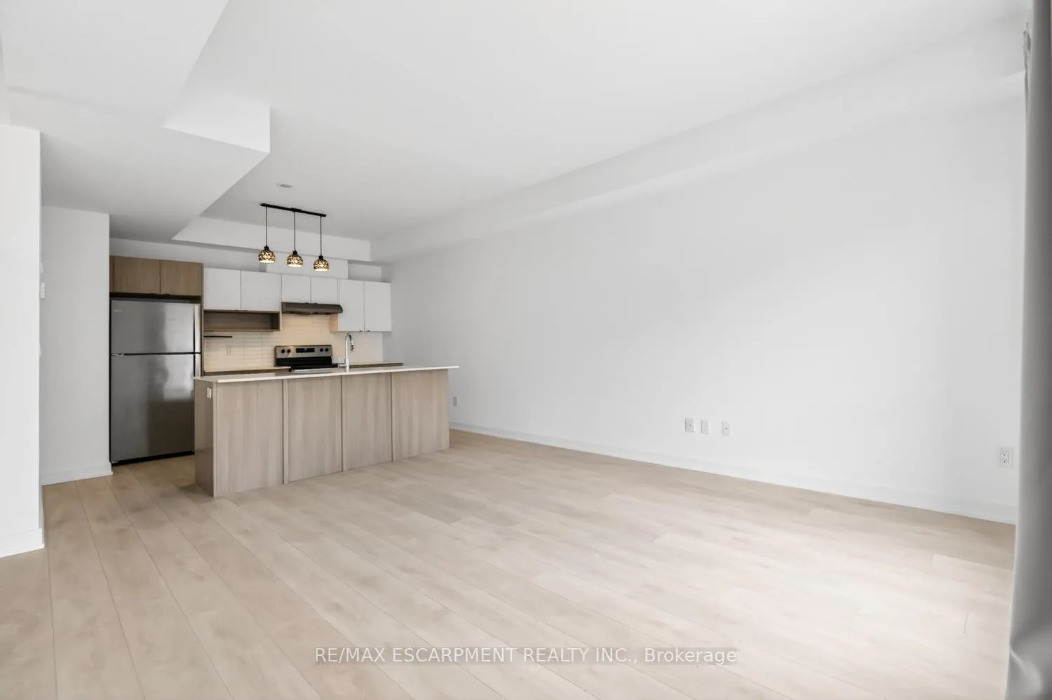 Photo 11 of Unit 32, 1121 Cooke Boulevard, Burlington, LaSalle — HOMEH