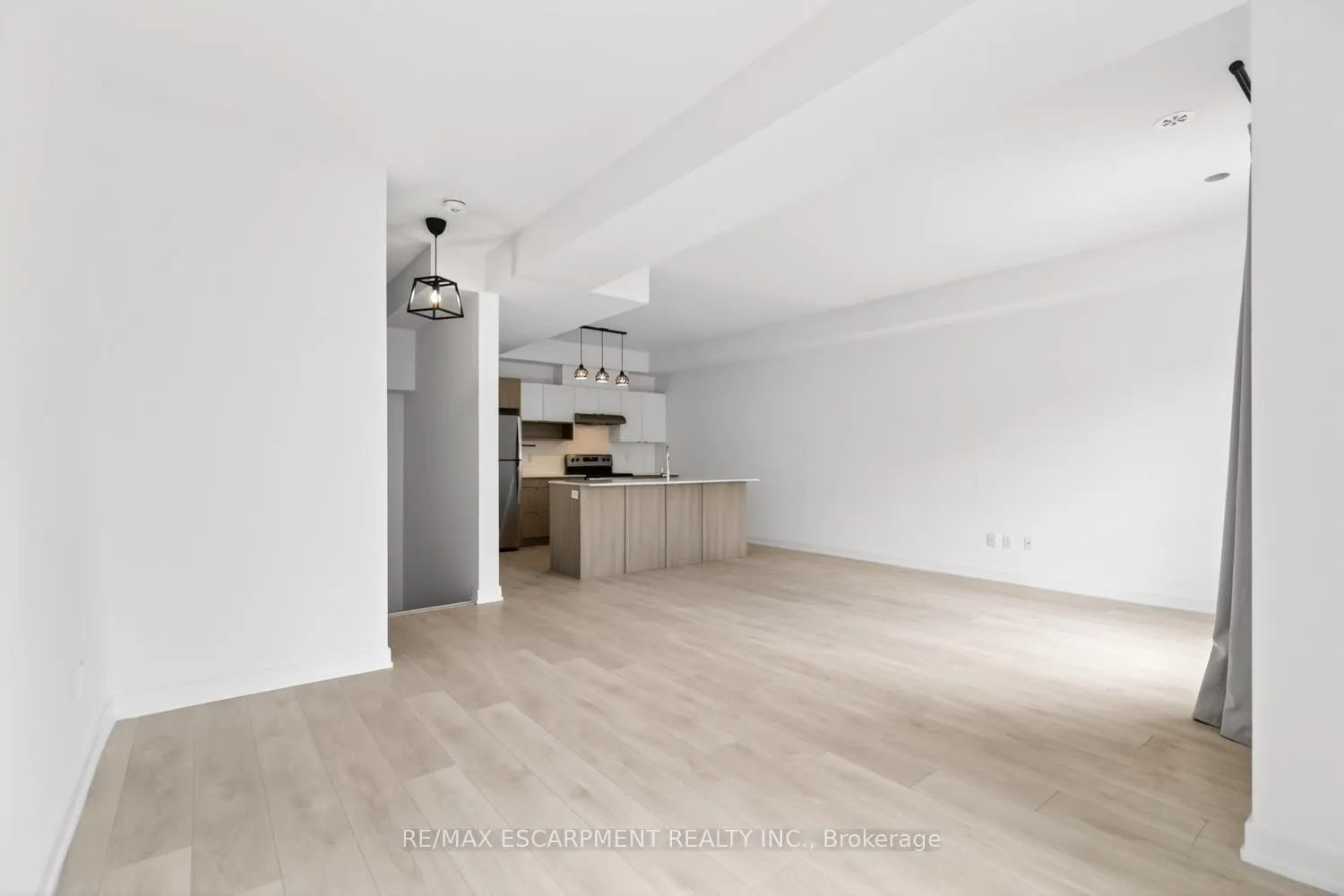 Photo 12 of Unit 32, 1121 Cooke Boulevard, Burlington, LaSalle — HOMEH