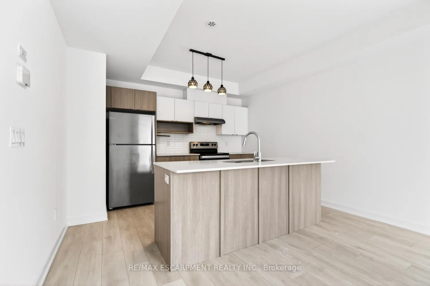 Photo 13 of Unit 32, 1121 Cooke Boulevard, Burlington, LaSalle — HOMEH