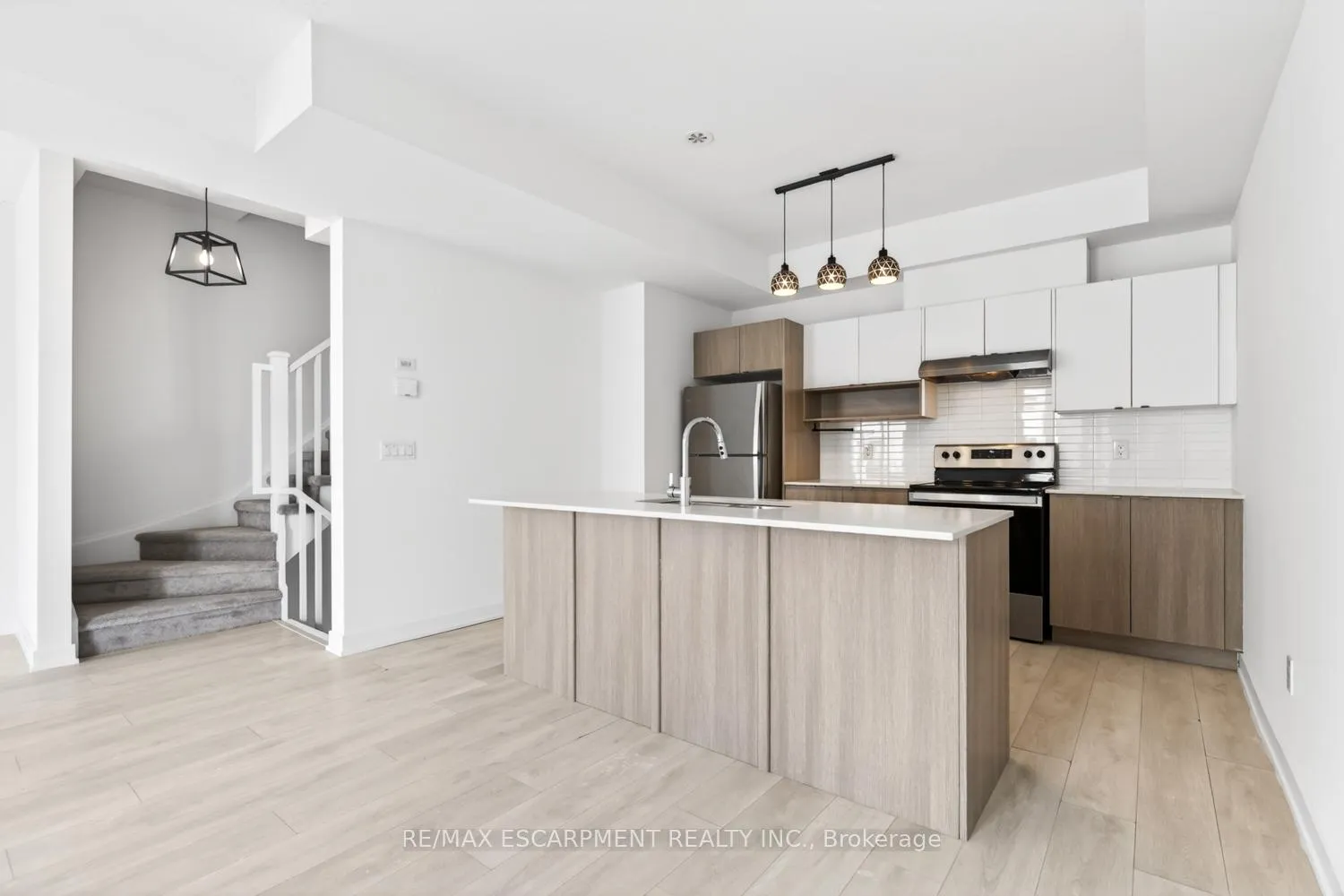 Photo 14 of Unit 32, 1121 Cooke Boulevard, Burlington, LaSalle — HOMEH