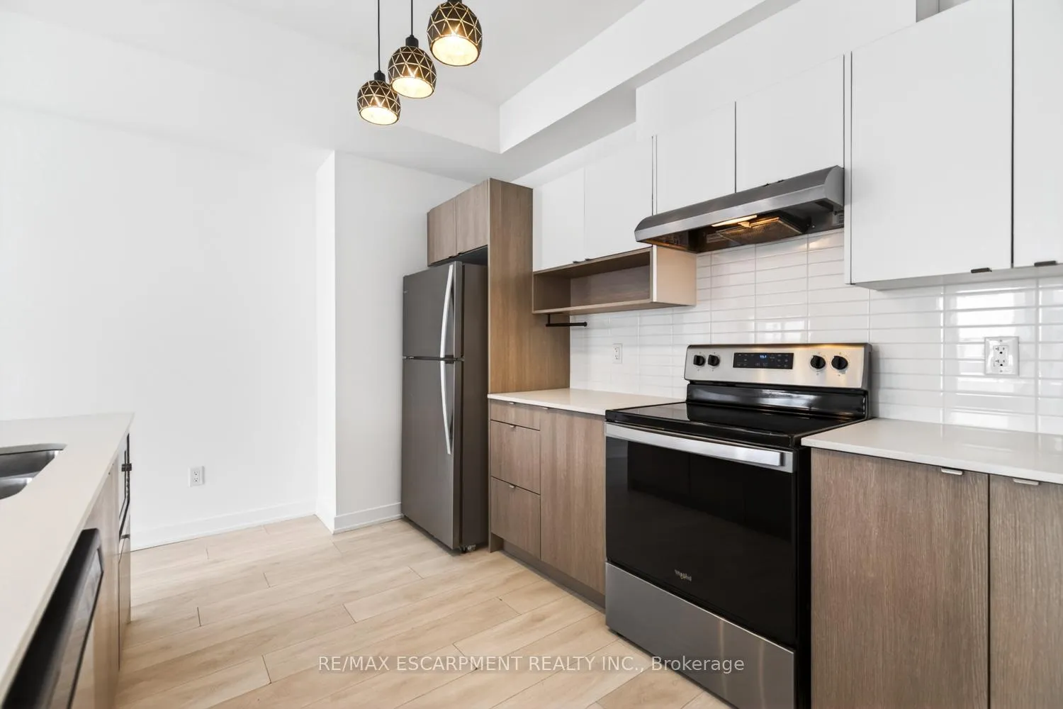 Photo 15 of Unit 32, 1121 Cooke Boulevard, Burlington, LaSalle — HOMEH