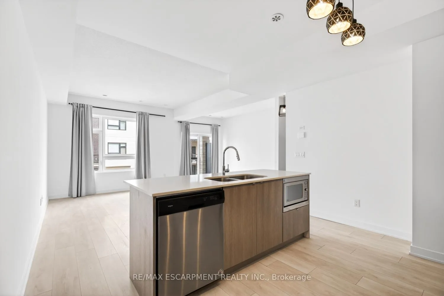 Photo 17 of Unit 32, 1121 Cooke Boulevard, Burlington, LaSalle — HOMEH