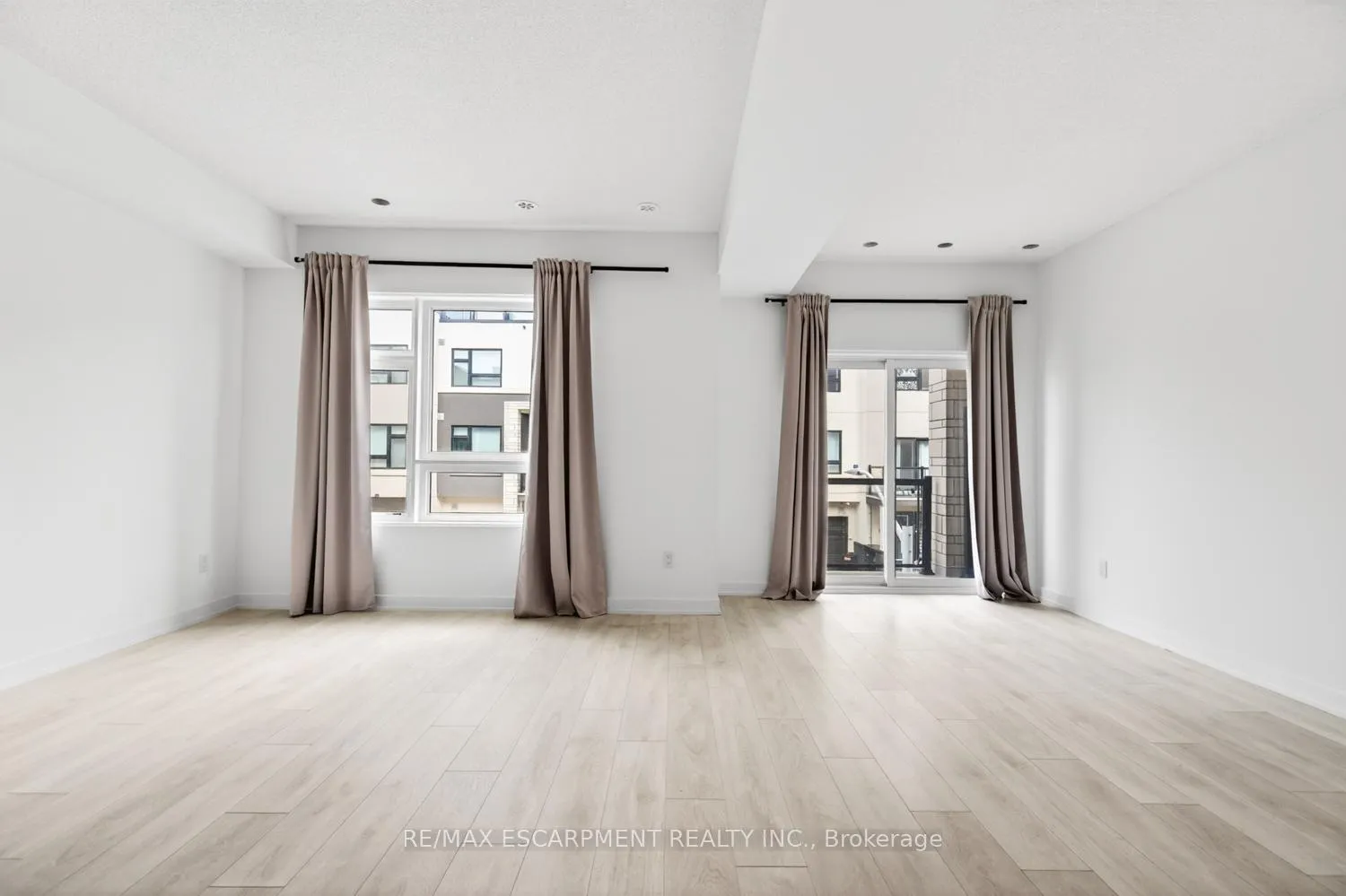 Photo 19 of Unit 32, 1121 Cooke Boulevard, Burlington, LaSalle — HOMEH