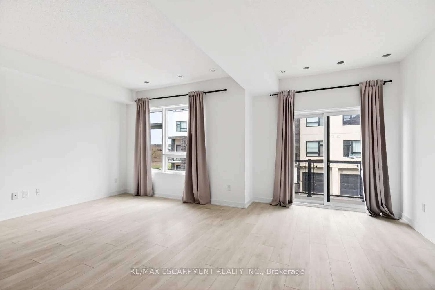 Photo 20 of Unit 32, 1121 Cooke Boulevard, Burlington, LaSalle — HOMEH