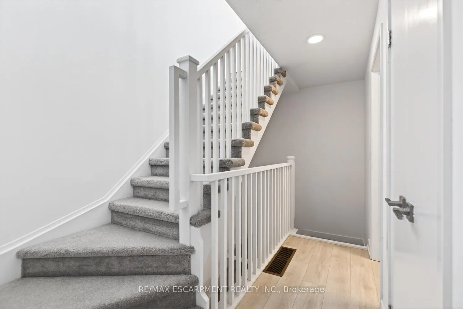 Photo 25 of Unit 32, 1121 Cooke Boulevard, Burlington, LaSalle — HOMEH