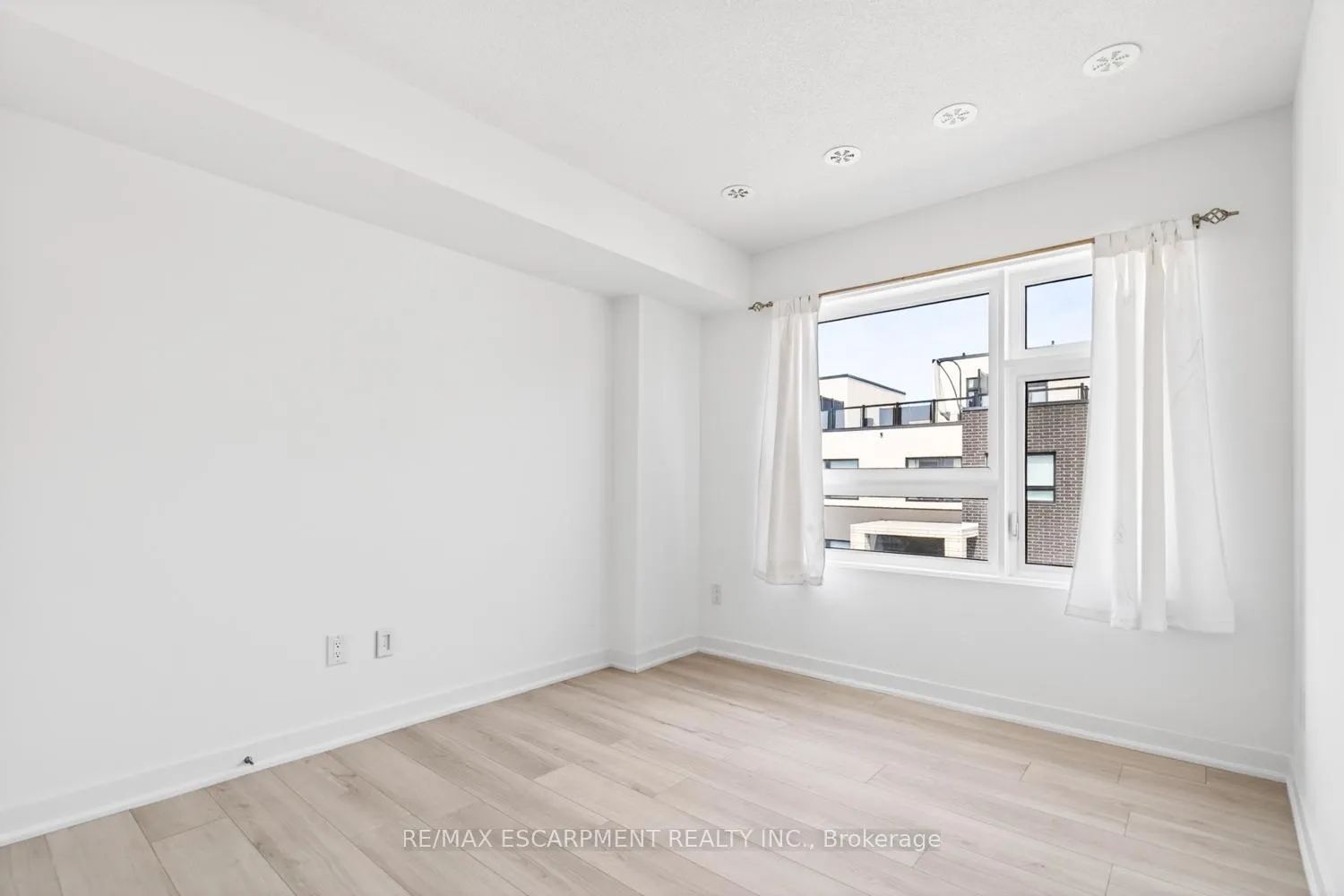 Photo 29 of Unit 32, 1121 Cooke Boulevard, Burlington, LaSalle — HOMEH
