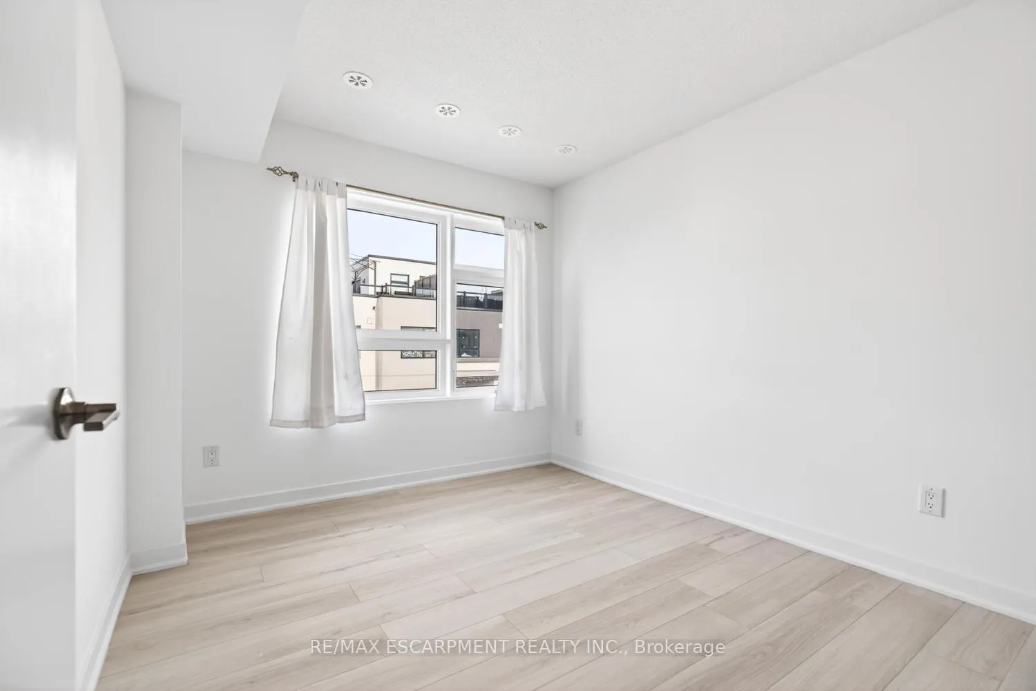 Photo 30 of Unit 32, 1121 Cooke Boulevard, Burlington, LaSalle — HOMEH