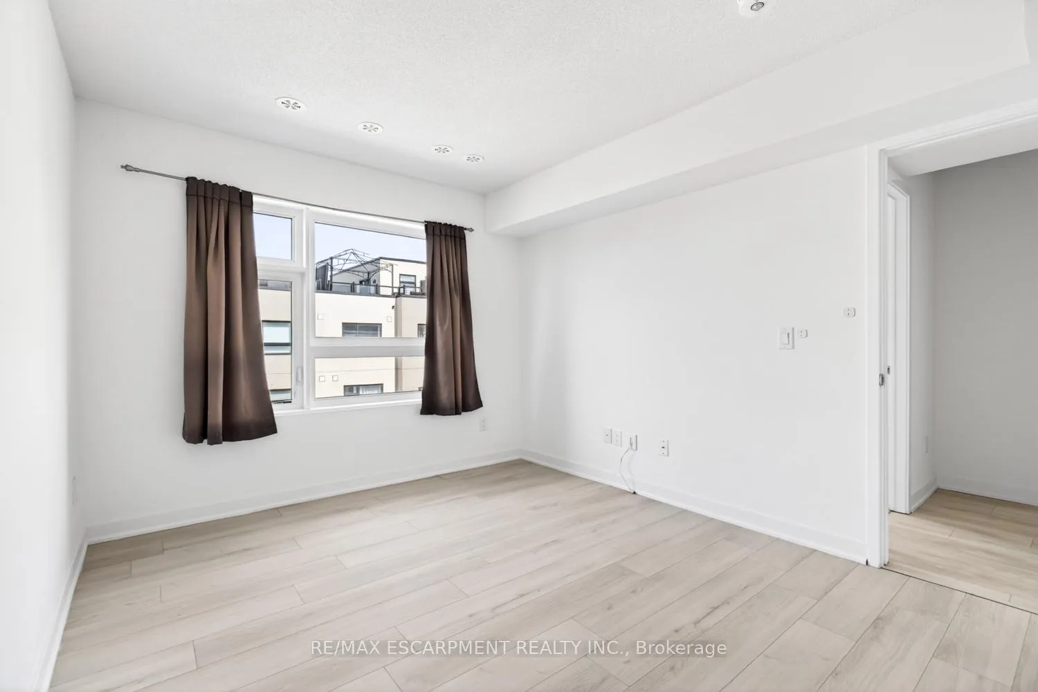 Photo 31 of Unit 32, 1121 Cooke Boulevard, Burlington, LaSalle — HOMEH