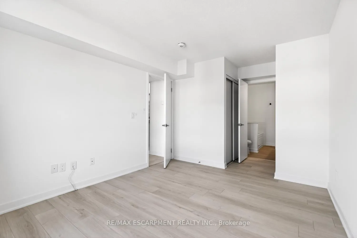 Photo 33 of Unit 32, 1121 Cooke Boulevard, Burlington, LaSalle — HOMEH