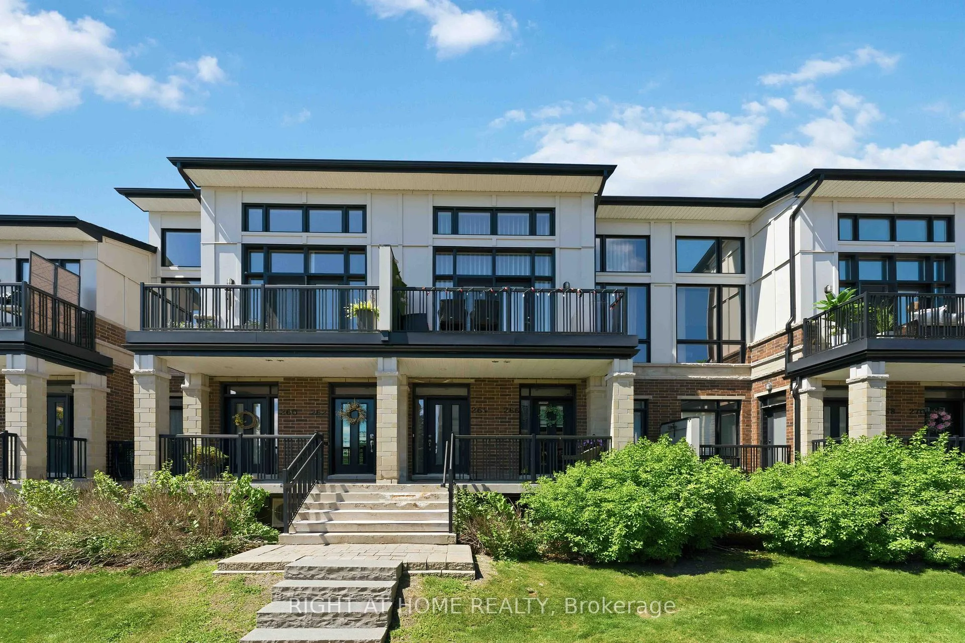 Front of Unit 98, 264 Pembina Private