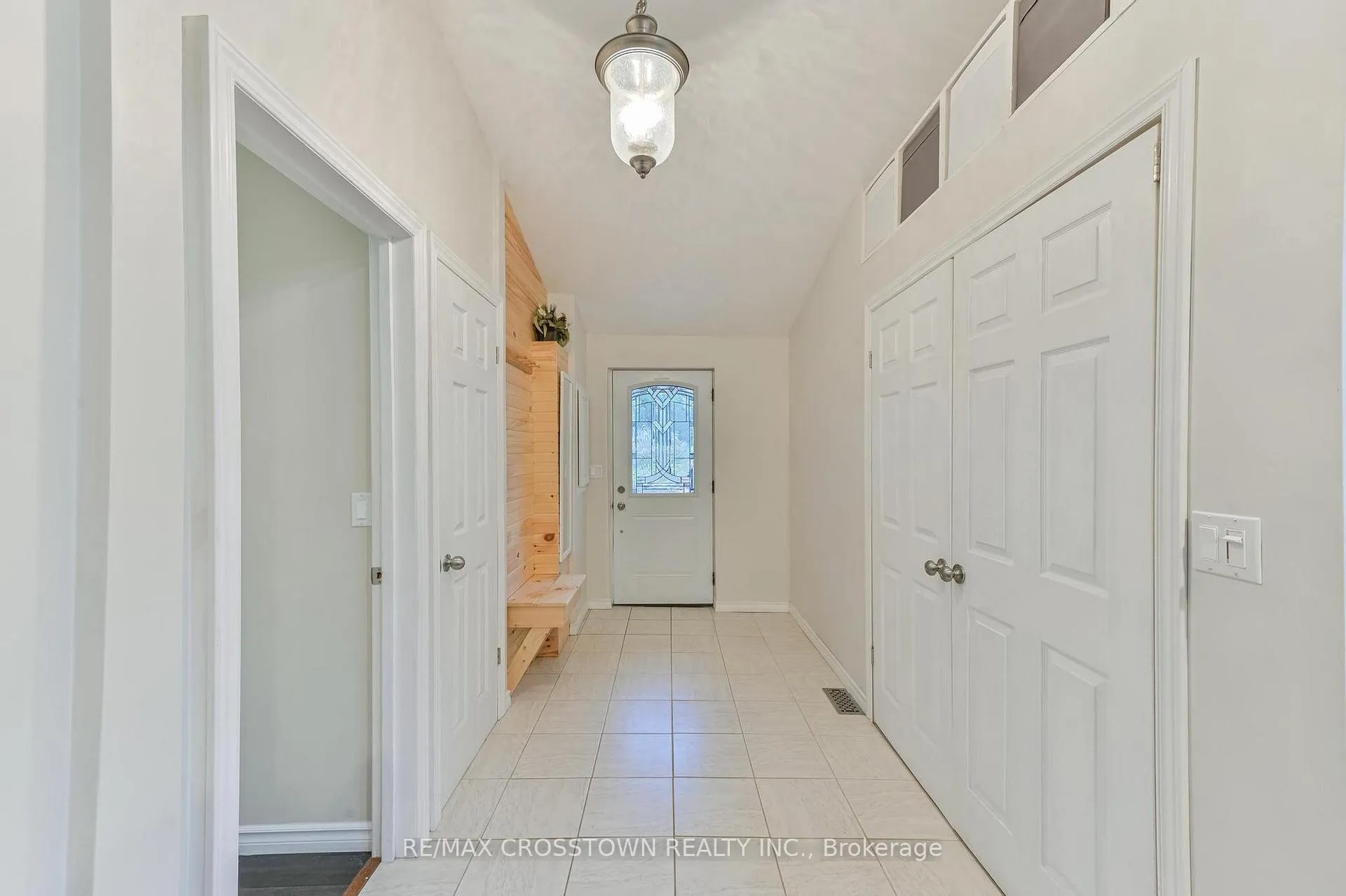 Photo 7 of 607 Juniper Drive, Gravenhurst, Wood (Gravenhurst) — HOMEH