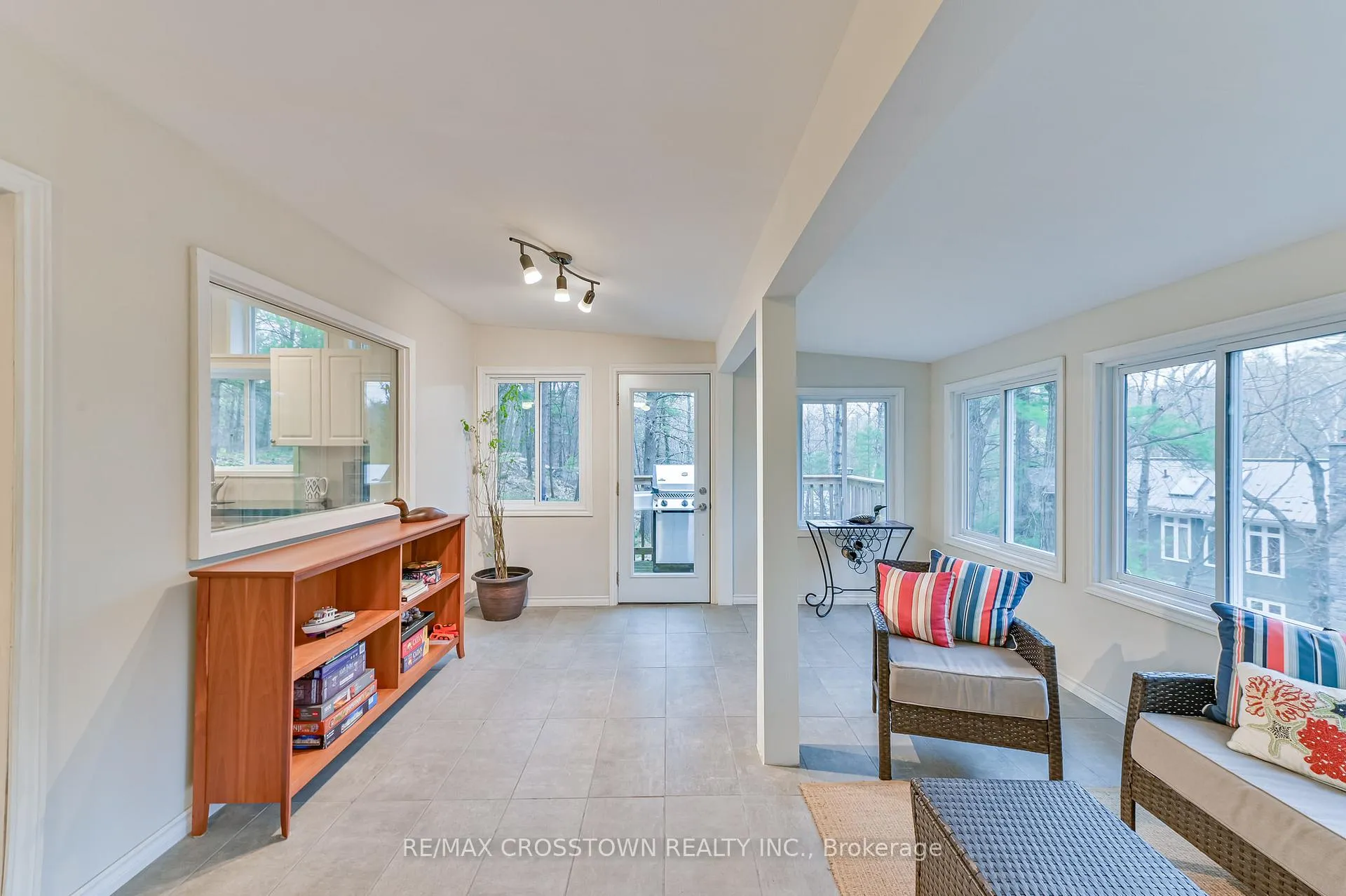 Photo 13 of 607 Juniper Drive, Gravenhurst, Wood (Gravenhurst) — HOMEH