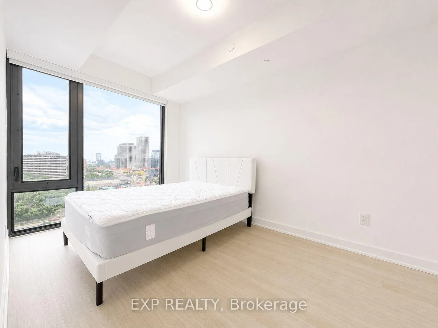 Photo 14 of Unit 1306, 47 Mutual Street, Toronto, Church-Yonge Corridor — HOMEH