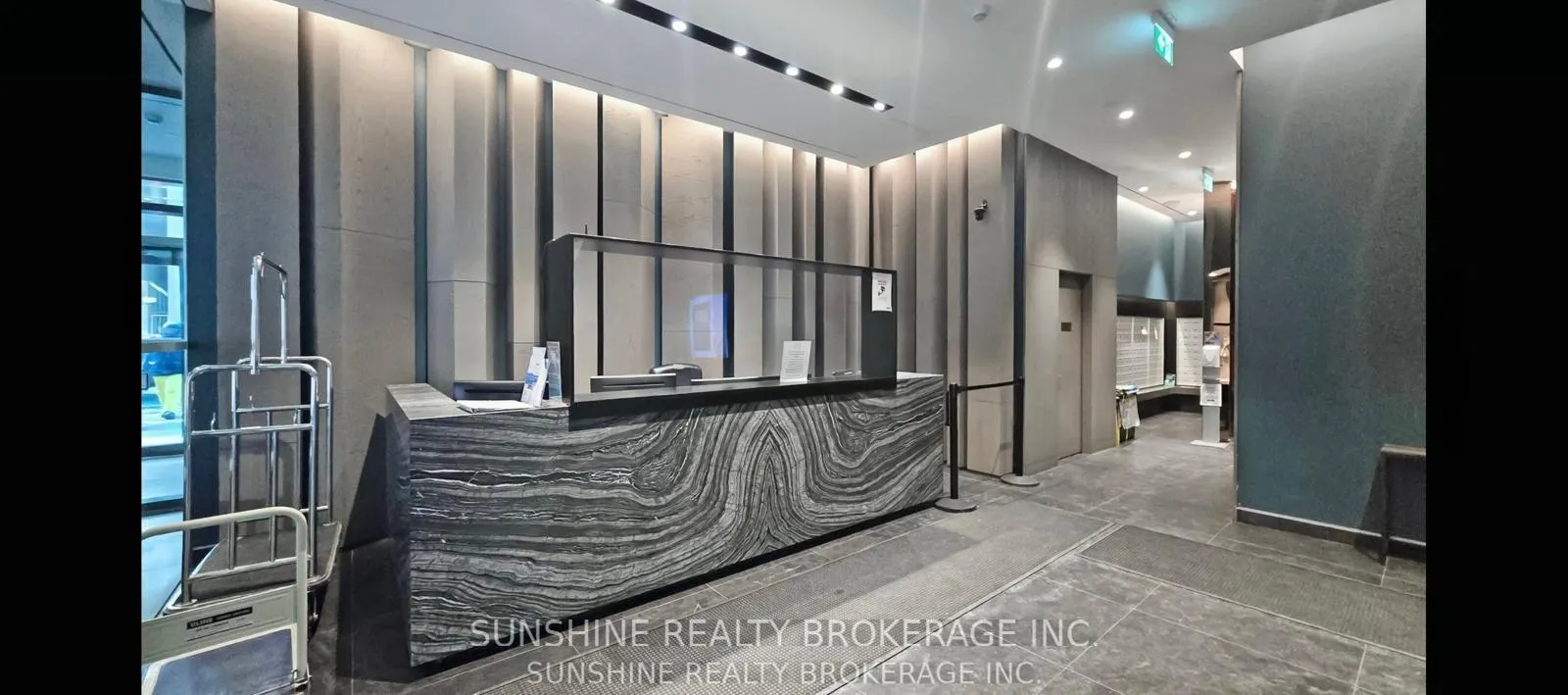 Photo 4 of Unit 422, 25 Richmond Street E, Toronto, Church-Yonge Corridor — HOMEH
