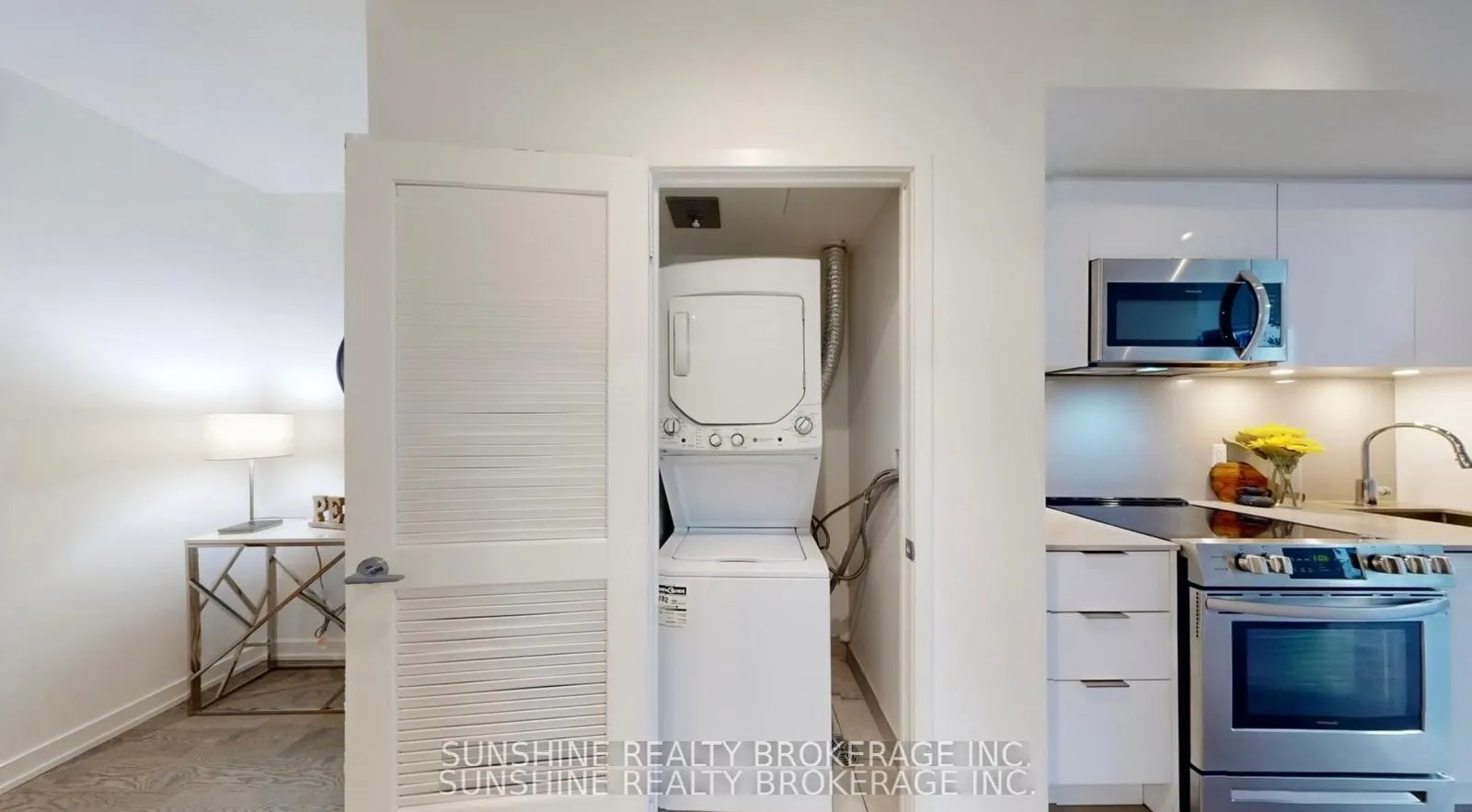 Photo 7 of Unit 422, 25 Richmond Street E, Toronto, Church-Yonge Corridor — HOMEH