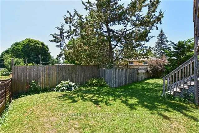 Photo 3 of 37 Caledon Court, Oshawa, Centennial — HOMEH