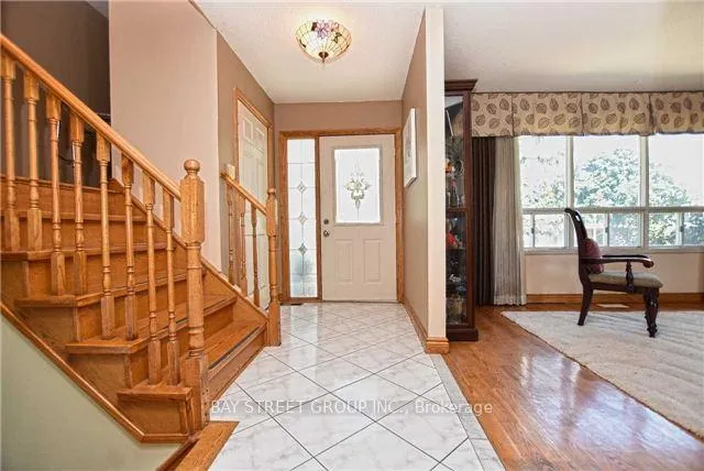 Photo 9 of 37 Caledon Court, Oshawa, Centennial — HOMEH