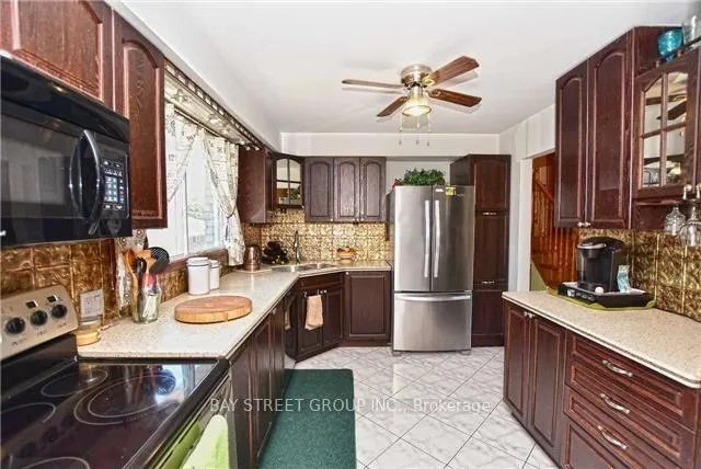 Photo 10 of 37 Caledon Court, Oshawa, Centennial — HOMEH