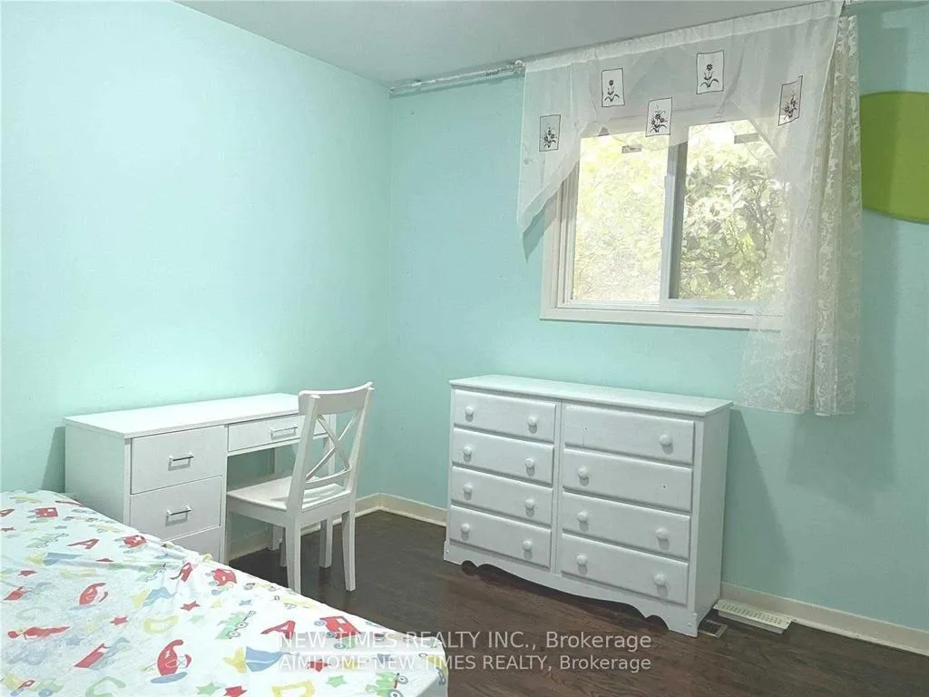 Photo 4 of Unit Upper, 7 Leavey Court, North York, Bayview Woods-Steeles — HOMEH