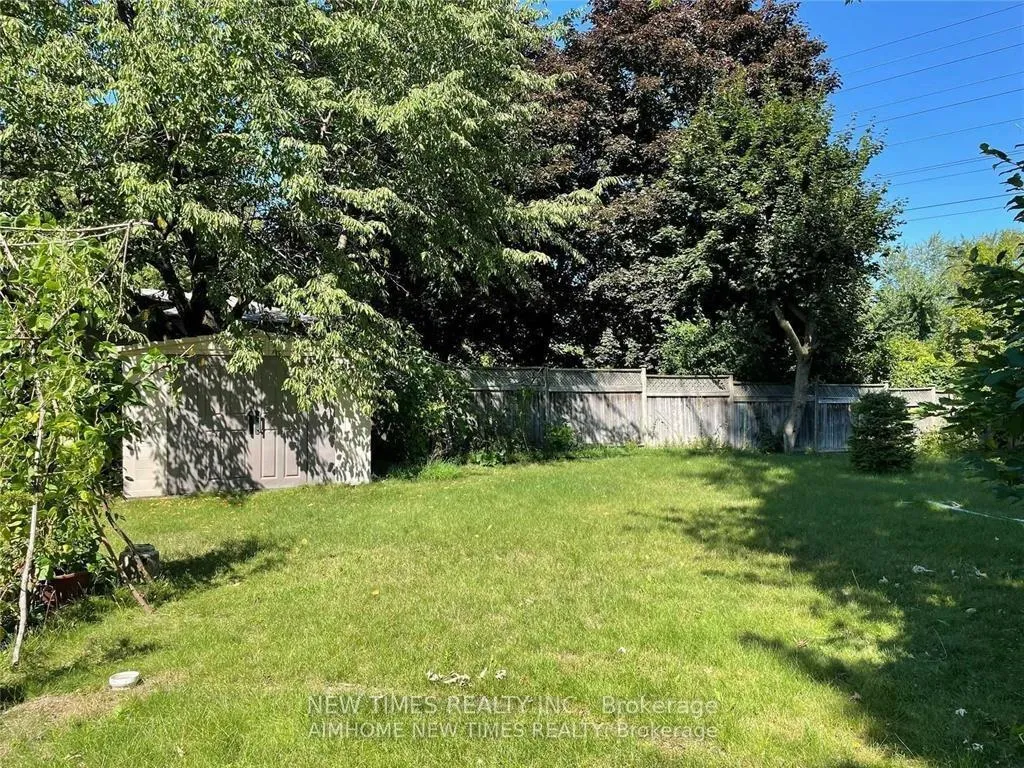 Photo 7 of Unit Upper, 7 Leavey Court, North York, Bayview Woods-Steeles — HOMEH