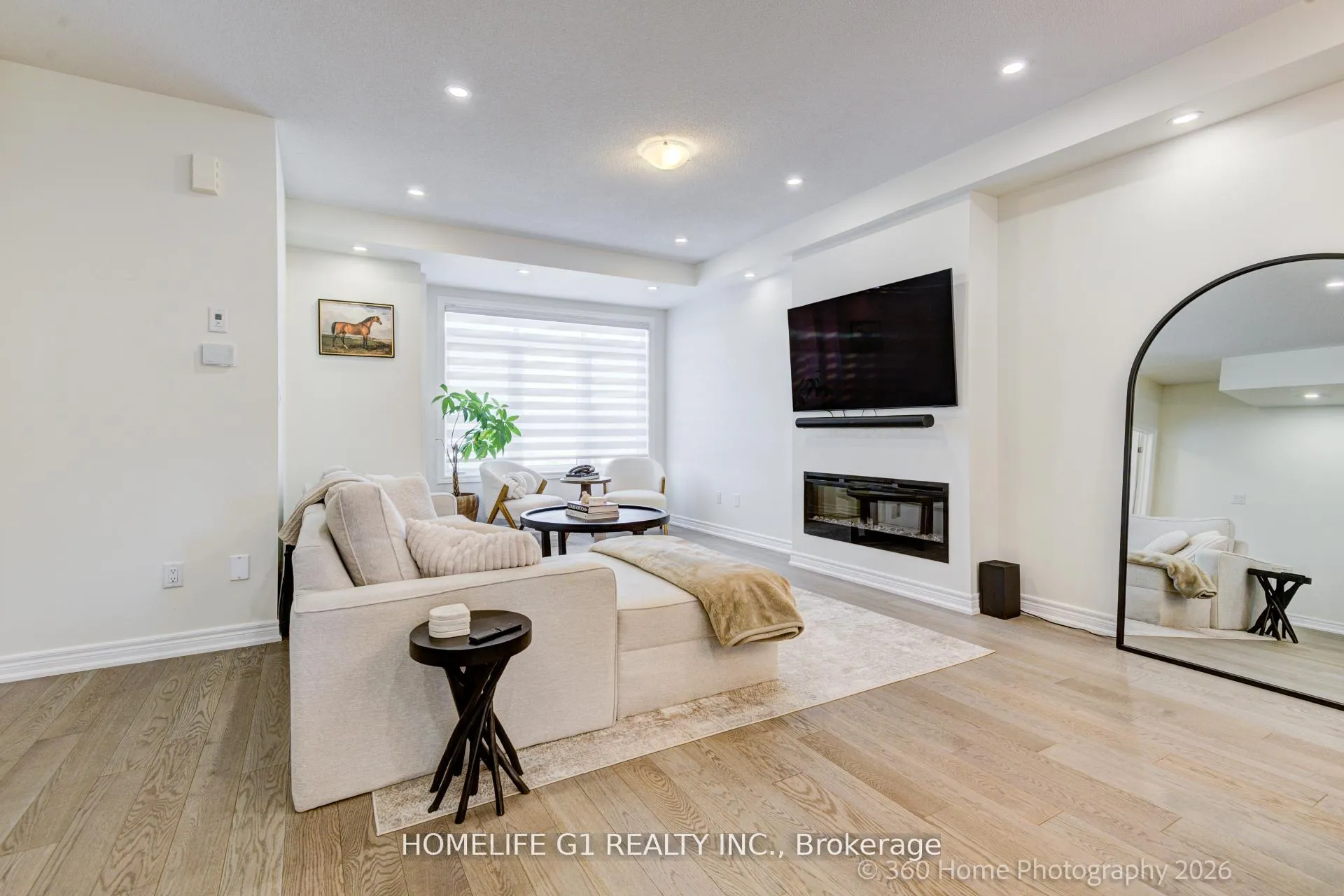 Photo 5 of 98 Fruitvale Circle, Brampton, Northwest Brampton — HOMEH