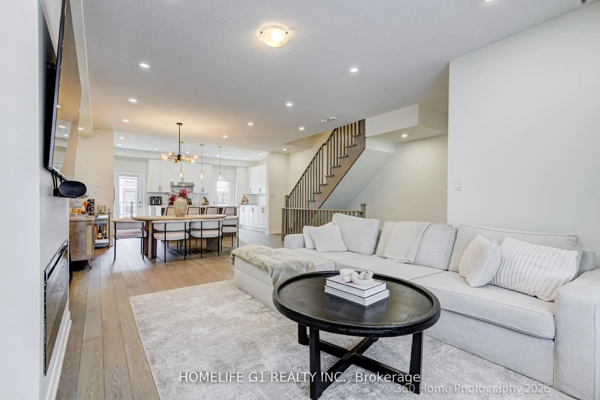 Photo 6 of 98 Fruitvale Circle, Brampton, Northwest Brampton — HOMEH