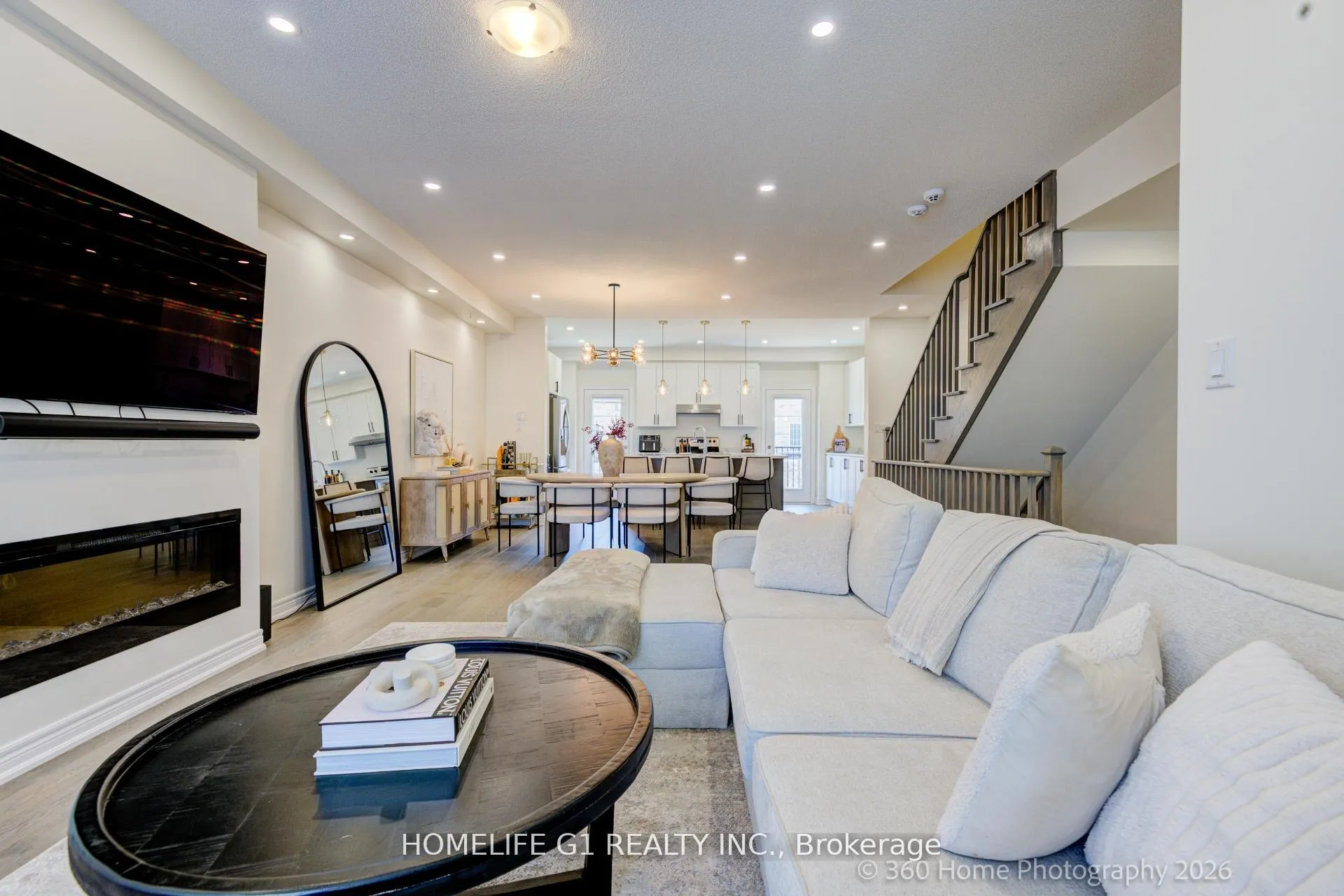 Photo 7 of 98 Fruitvale Circle, Brampton, Northwest Brampton — HOMEH