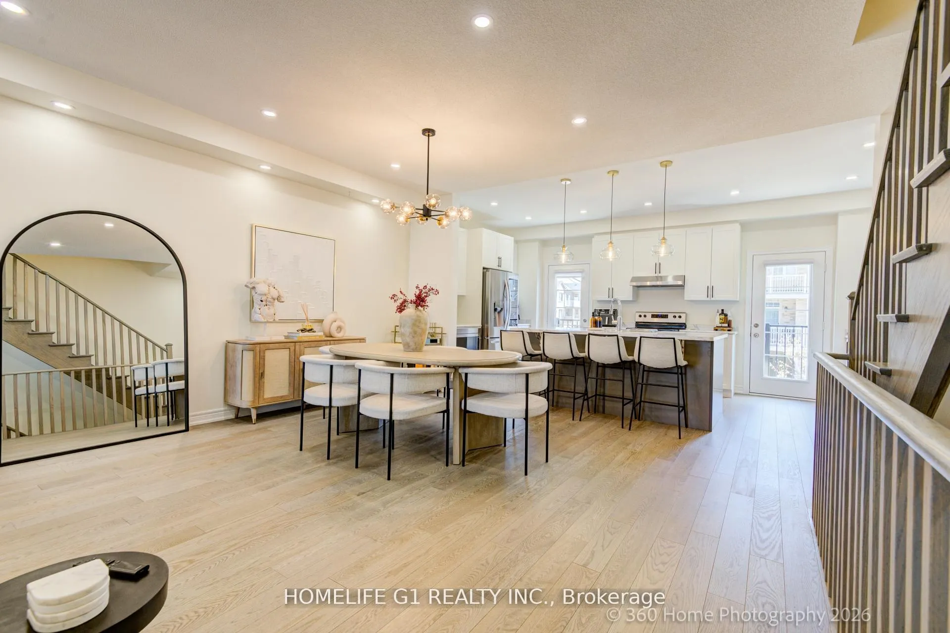 Photo 8 of 98 Fruitvale Circle, Brampton, Northwest Brampton — HOMEH