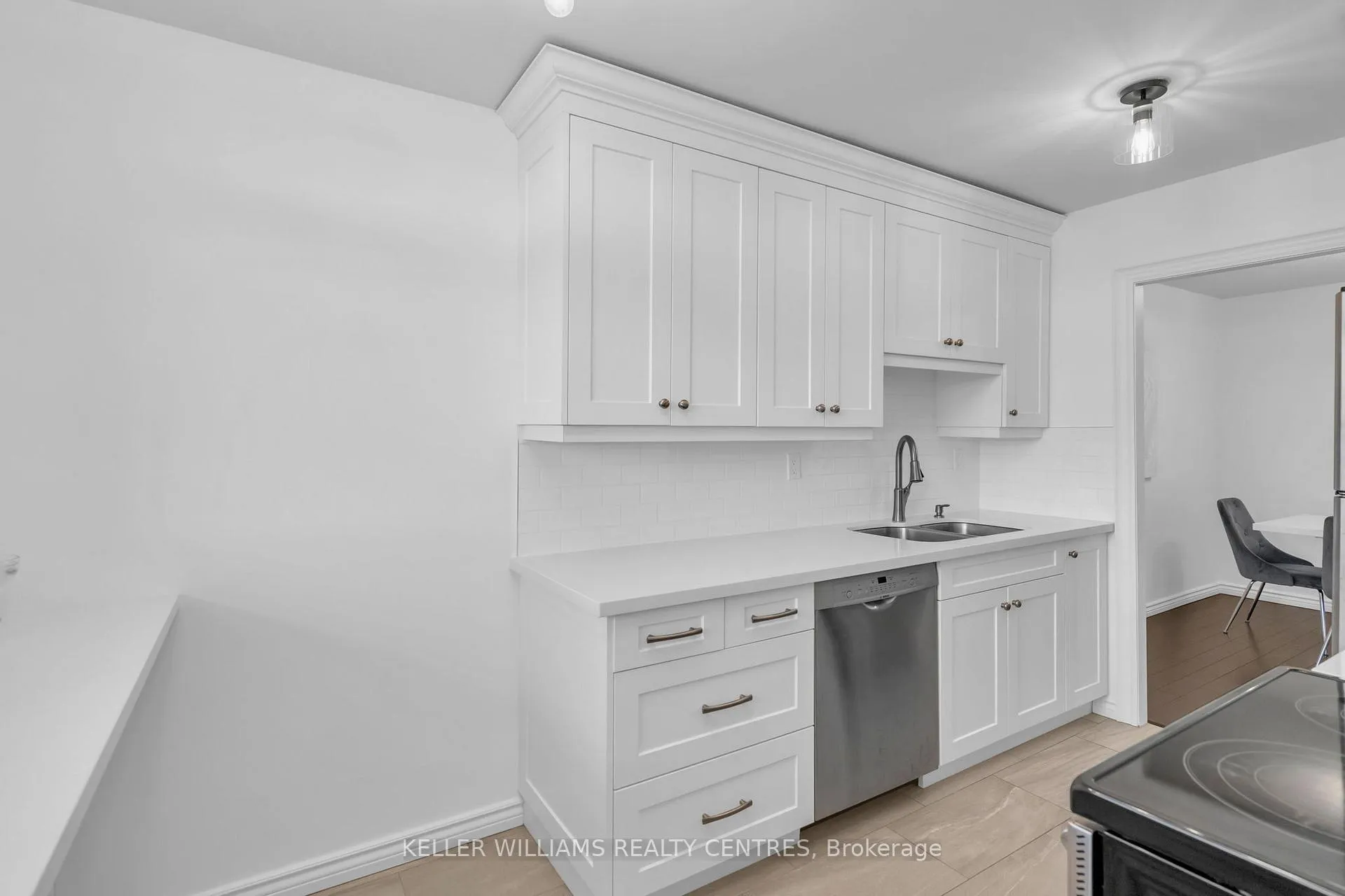 Photo 2 of Unit 407, 7811 Yonge Street, Markham, Thornhill — HOMEH