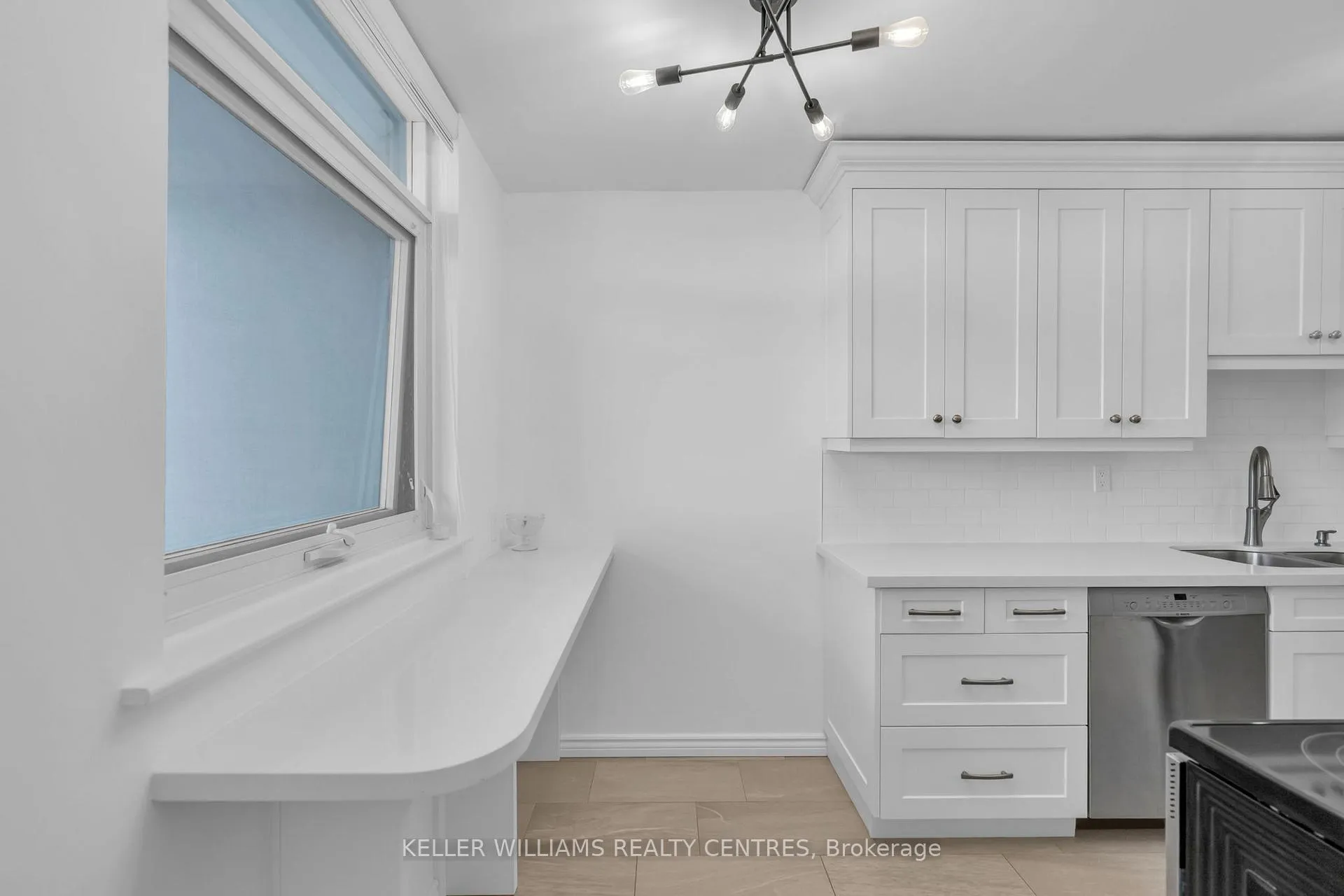 Photo 4 of Unit 407, 7811 Yonge Street, Markham, Thornhill — HOMEH