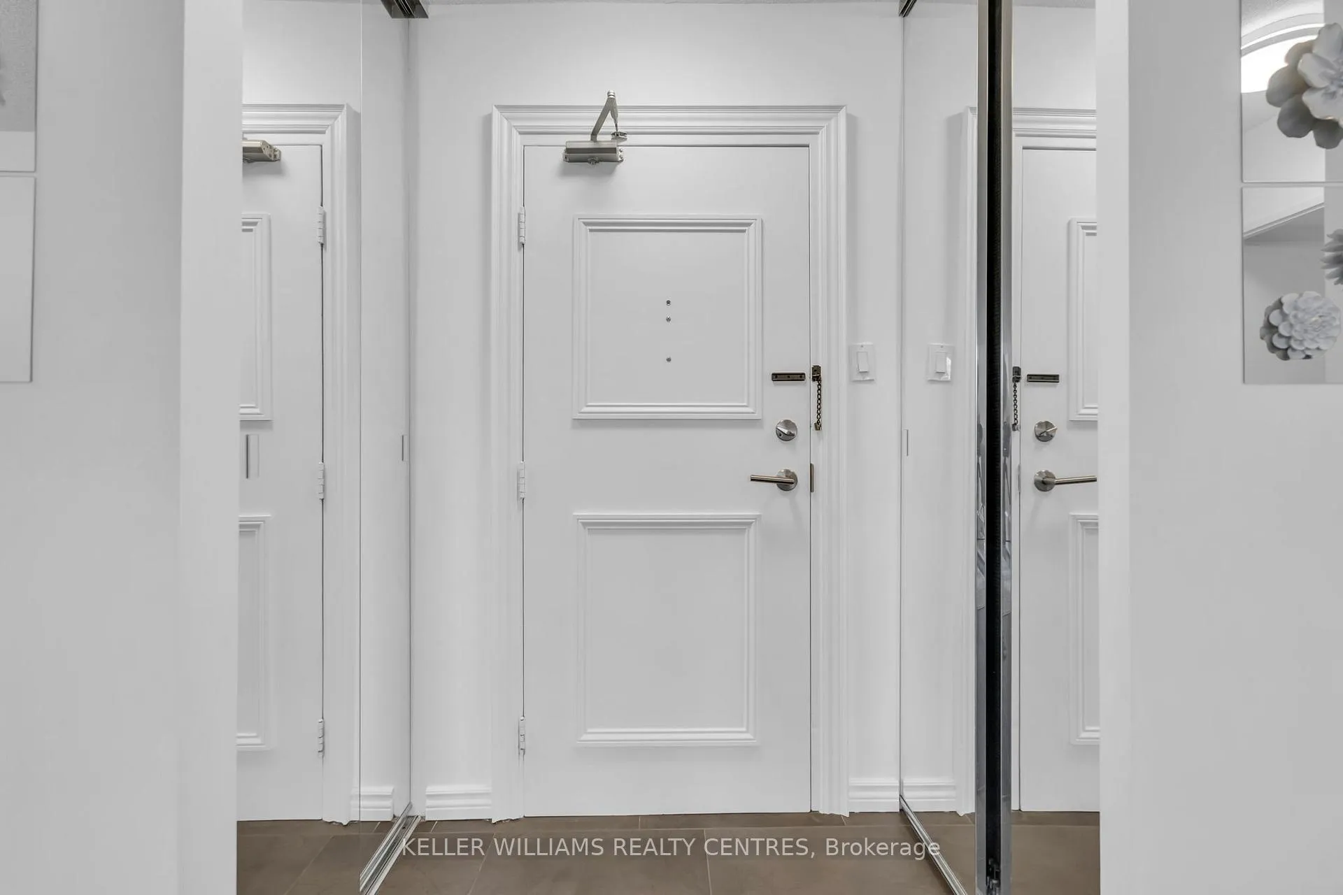 Photo 14 of Unit 407, 7811 Yonge Street, Markham, Thornhill — HOMEH