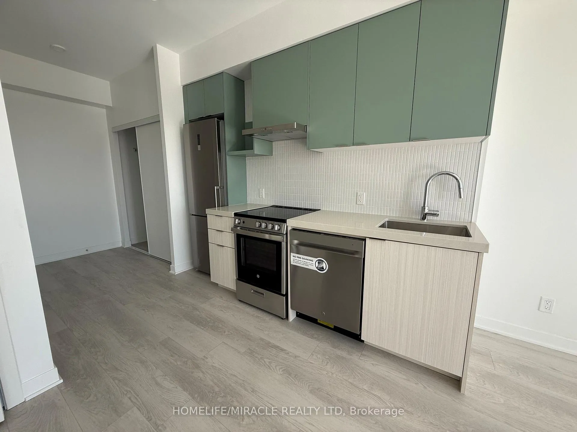 Photo 3 of Unit 617, 6 Flavelle Trail, Vaughan, Steeles West Industrial — HOMEH