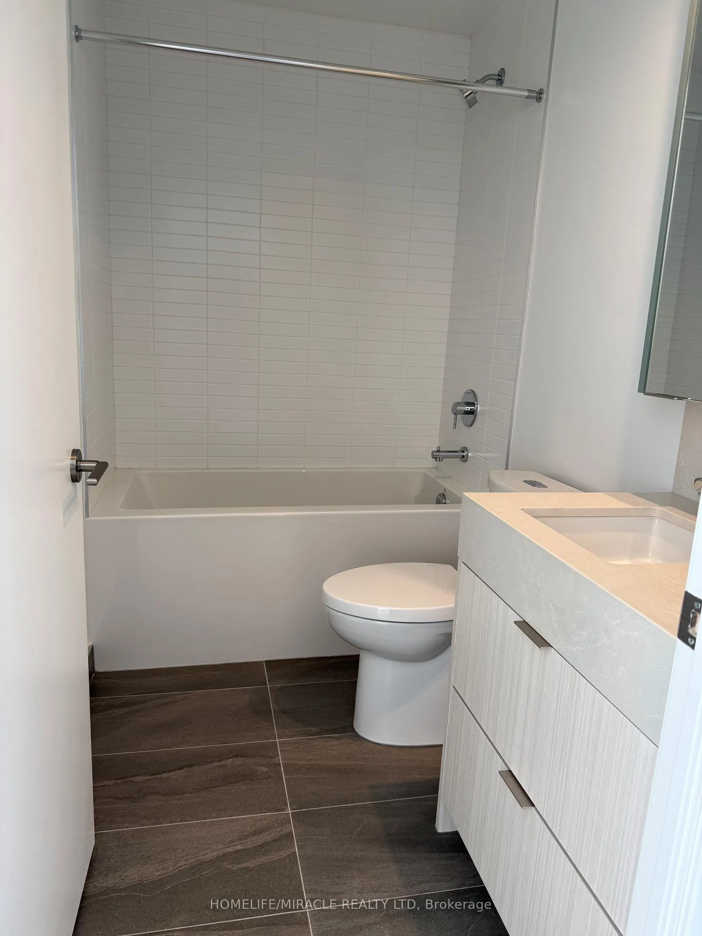 Photo 5 of Unit 617, 6 Flavelle Trail, Vaughan, Steeles West Industrial — HOMEH