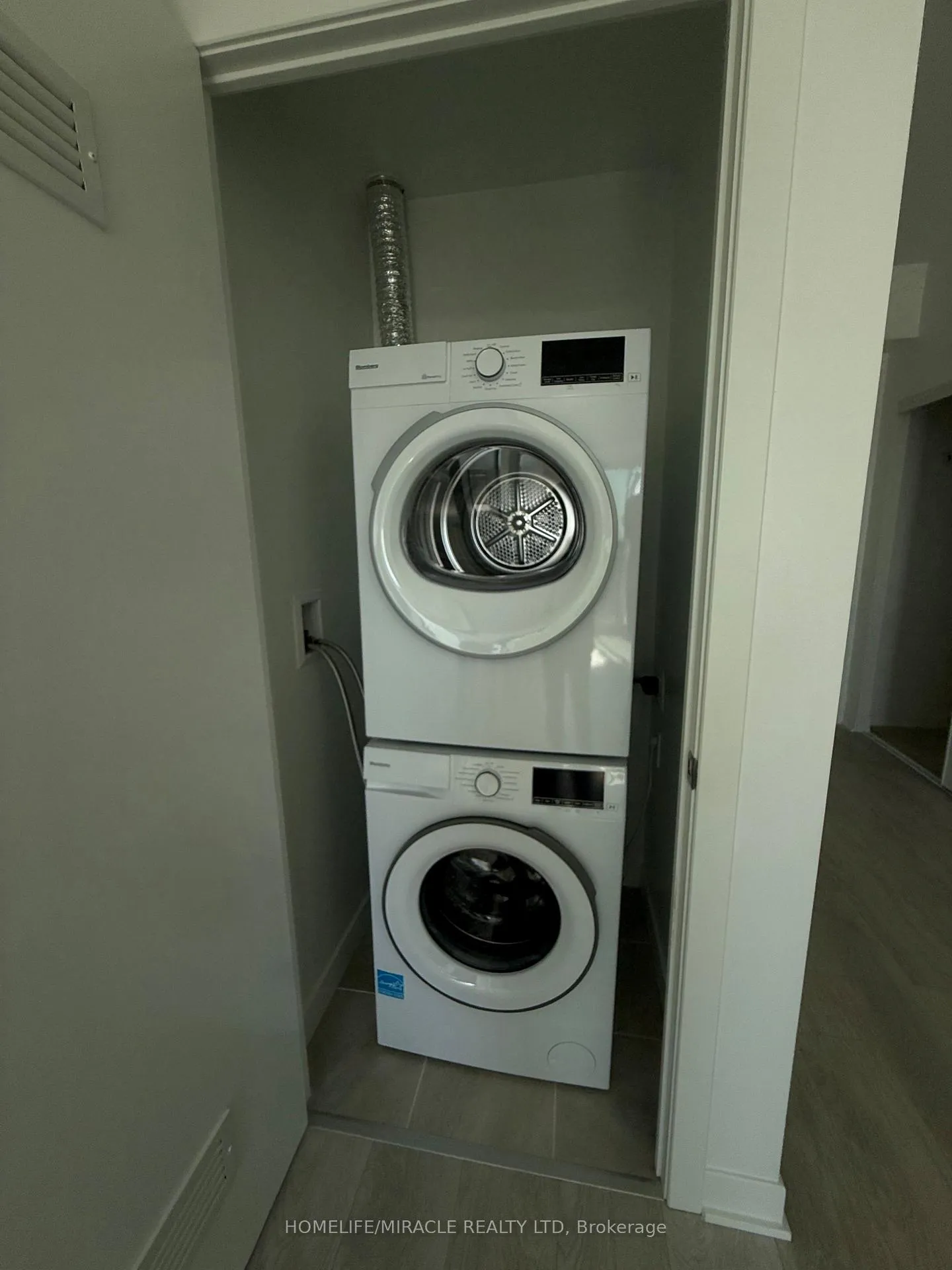 Photo 6 of Unit 617, 6 Flavelle Trail, Vaughan, Steeles West Industrial — HOMEH
