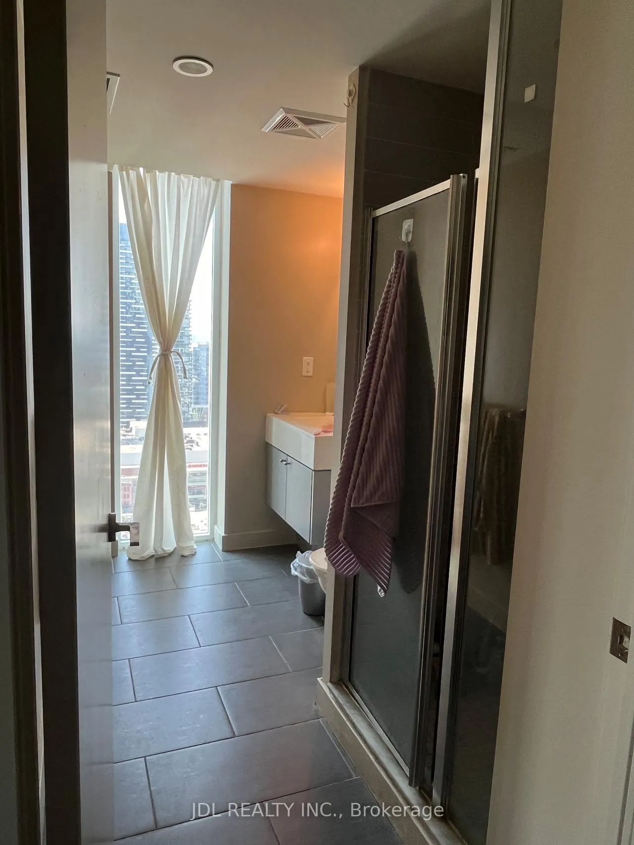 Photo 4 of Unit 2903, 126 Simcoe Street, Toronto, Waterfront Communities — HOMEH