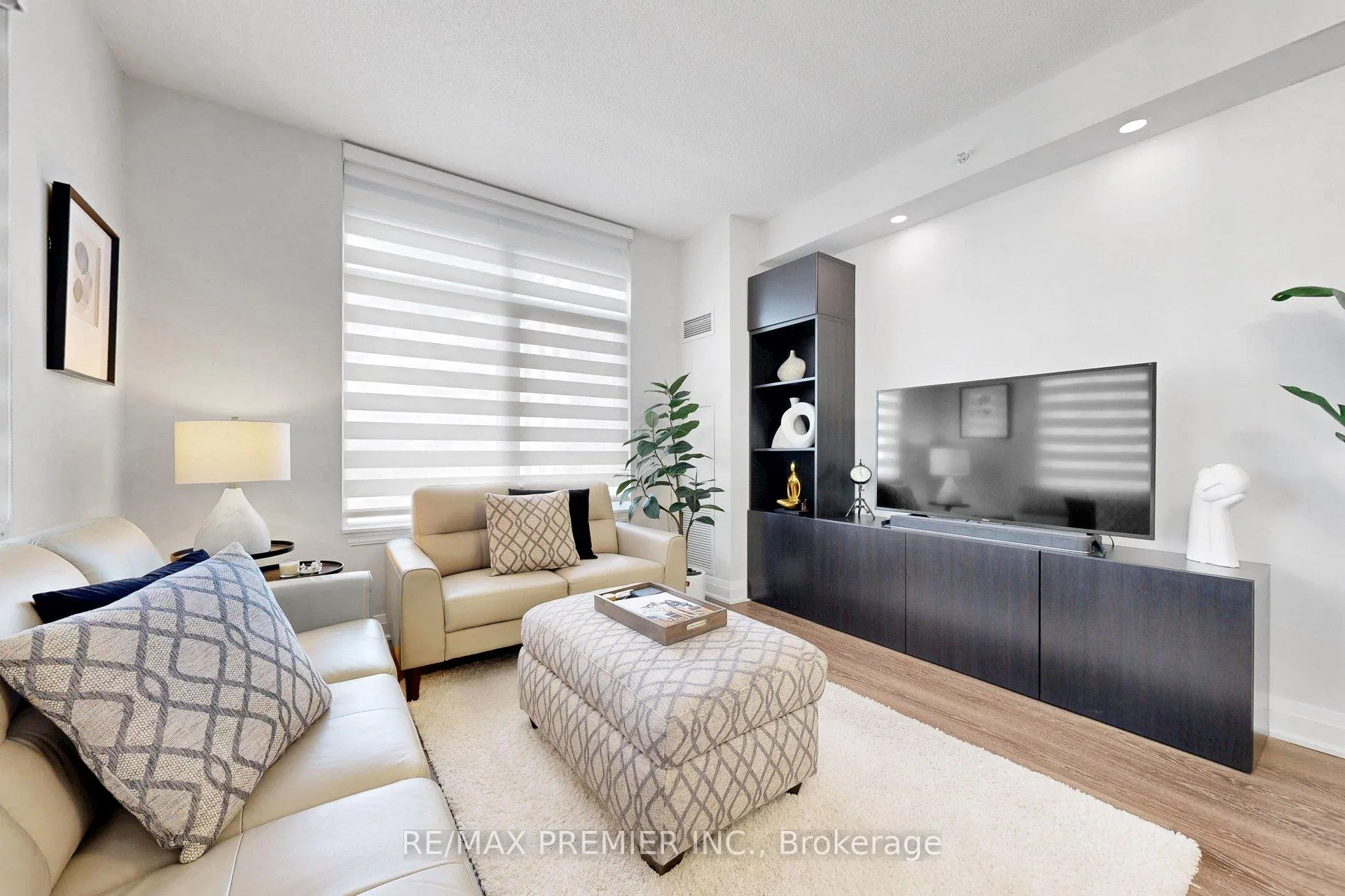 Photo 13 of Unit 604, 24 Woodstream Boulevard, Vaughan, Vaughan Grove — HOMEH