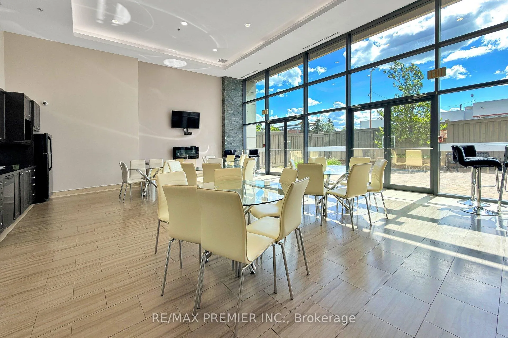 Photo 43 of Unit 604, 24 Woodstream Boulevard, Vaughan, Vaughan Grove — HOMEH