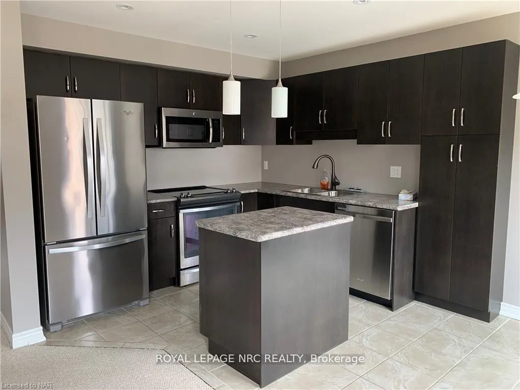 Photo 4 of 6394 Shapton Crescent, Niagara Falls, Forestview — HOMEH