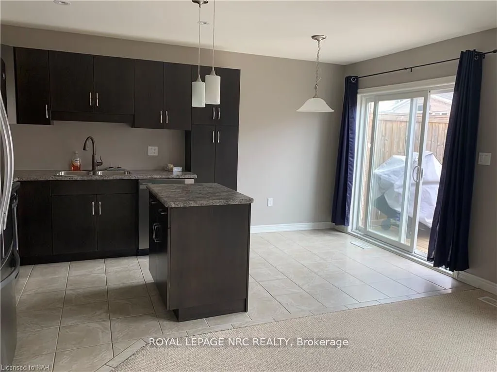 Photo 5 of 6394 Shapton Crescent, Niagara Falls, Forestview — HOMEH
