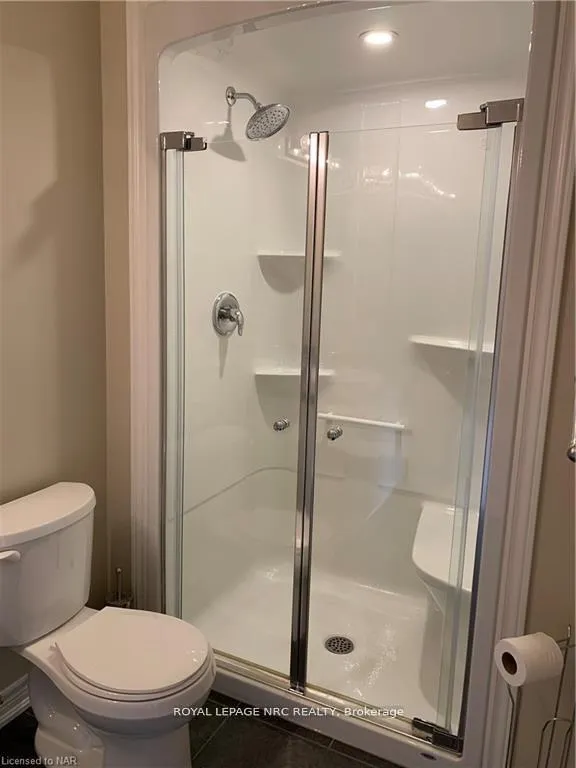 Photo 15 of 6394 Shapton Crescent, Niagara Falls, Forestview — HOMEH
