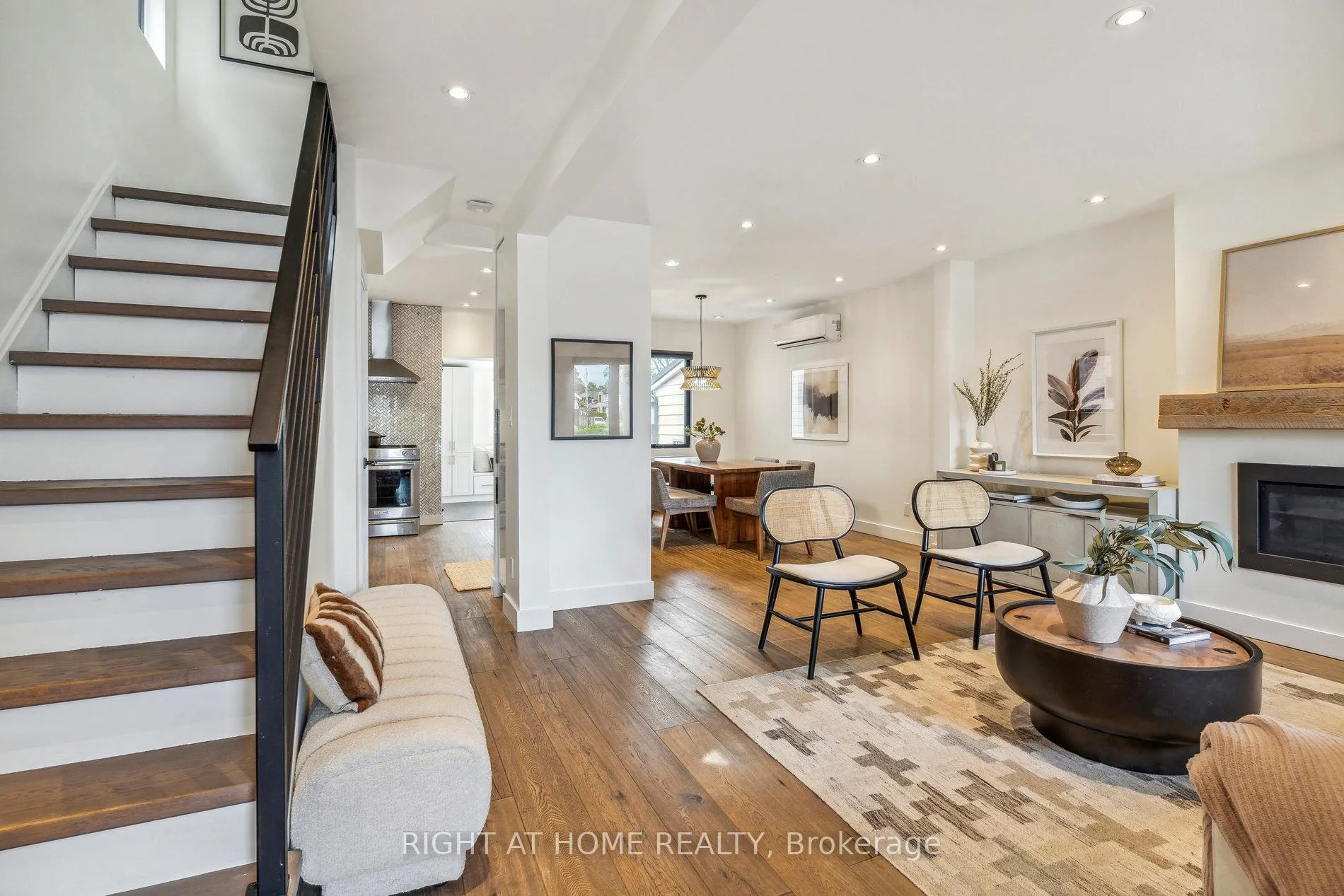 Photo 5 of 141 O'Connor Drive, Toronto, East York — HOMEH