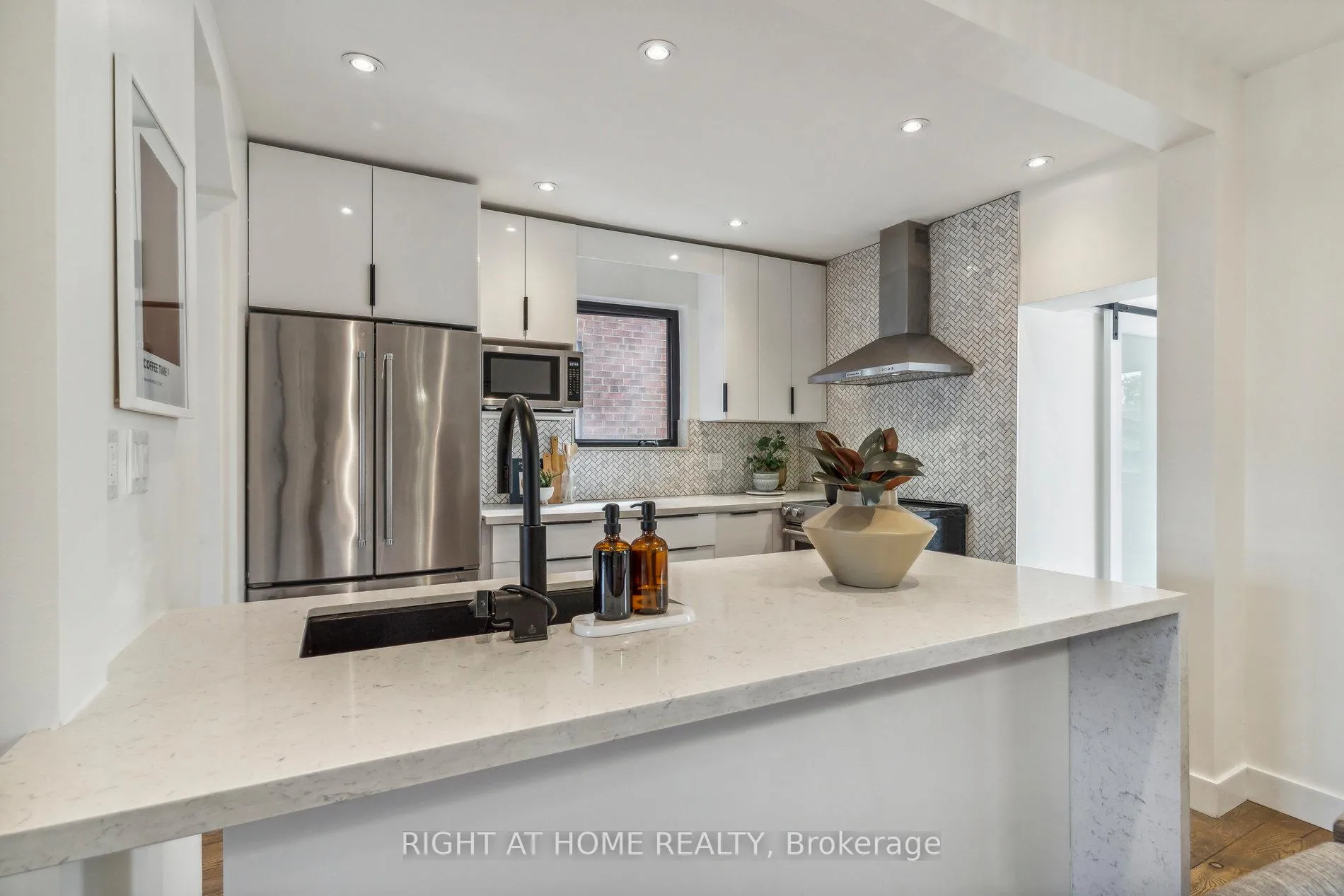 Photo 14 of 141 O'Connor Drive, Toronto, East York — HOMEH