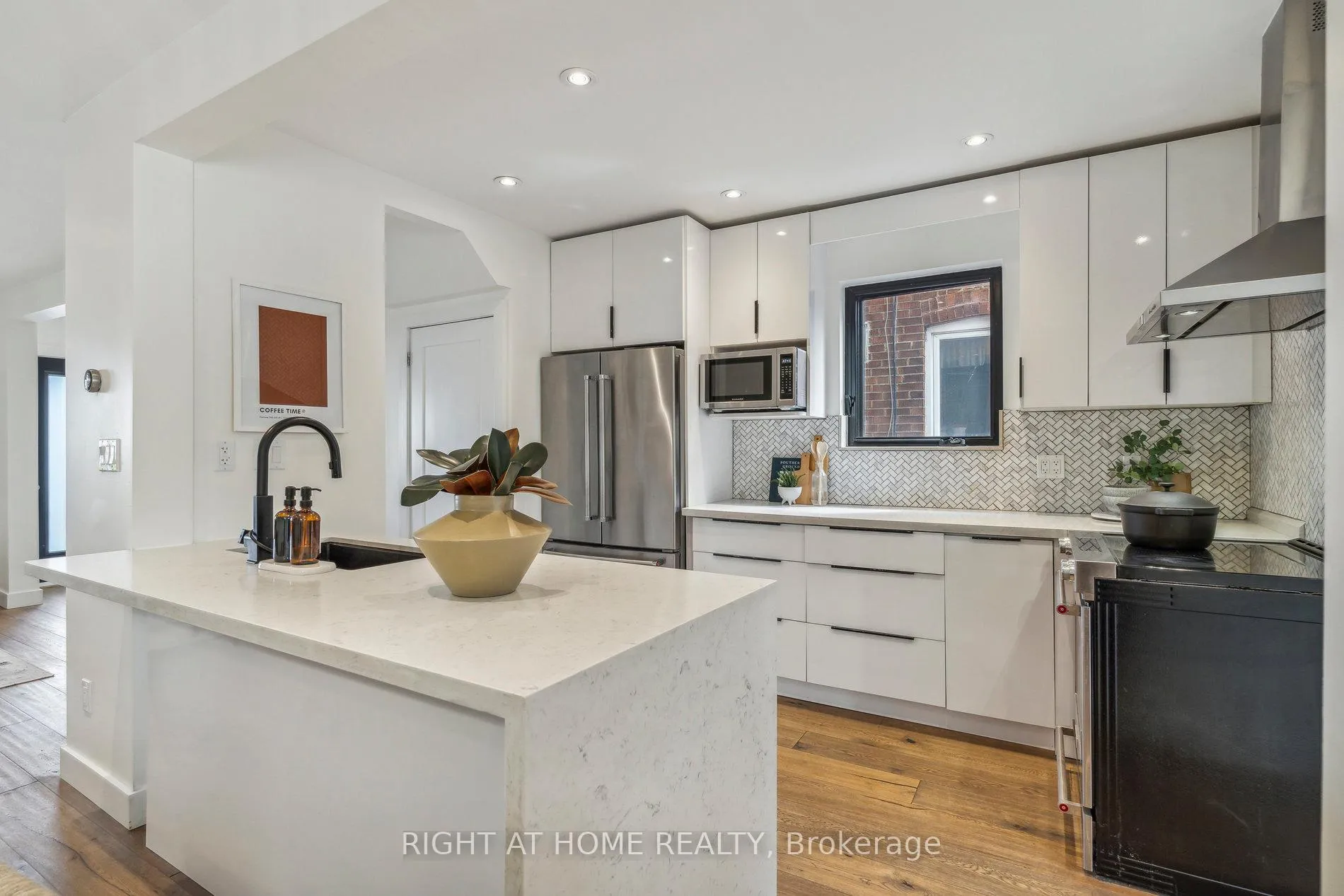 Photo 15 of 141 O'Connor Drive, Toronto, East York — HOMEH